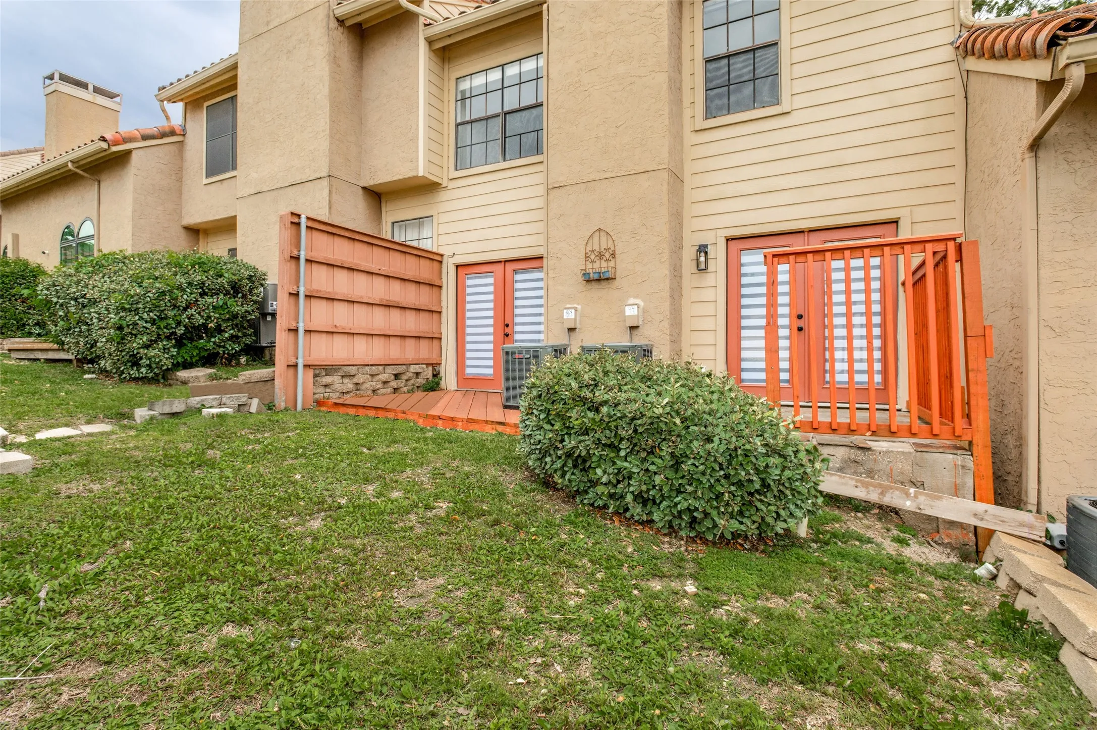 Condominium For Sale in Dallas County , 4280 Cuesta Drive, Irving, Texas 75038, 3 Bedrooms, 3 Bathrooms, 2 Garage spaces, 1,461 Sqft, built in 1981, Price $319,900, mls#21252550, Real Estate Agent in Irving, Homes For Sale in Dallas county, Homes For Sale in Irving, Realtor in Irving Texas, Real Estate Brokerage Independent Realty Texas, Luminita Cordes Realtor