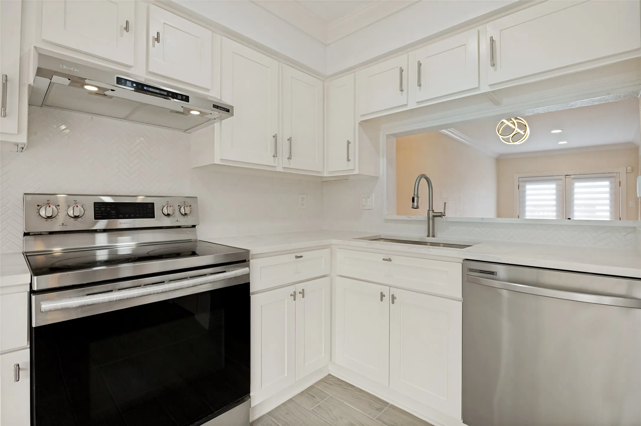 Condominium For Sale in Dallas County , 4280 Cuesta Drive, Irving, Texas 75038, 3 Bedrooms, 3 Bathrooms, 2 Garage spaces, 1,461 Sqft, built in 1981, Price $319,900, mls#21252550, Real Estate Agent in Irving, Homes For Sale in Dallas county, Homes For Sale in Irving, Realtor in Irving Texas, Real Estate Brokerage Independent Realty Texas, Luminita Cordes Realtor