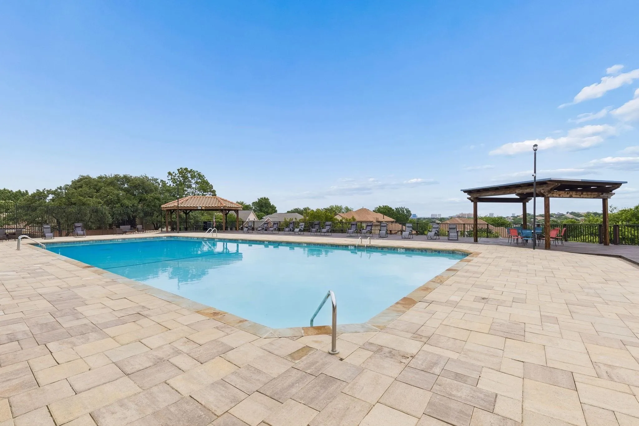 Condominium For Sale in Dallas County , 4280 Cuesta Drive, Irving, Texas 75038, 3 Bedrooms, 3 Bathrooms, 2 Garage spaces, 1,461 Sqft, built in 1981, Price $319,900, mls#21252550, Real Estate Agent in Irving, Homes For Sale in Dallas county, Homes For Sale in Irving, Realtor in Irving Texas, Real Estate Brokerage Independent Realty Texas, Luminita Cordes Realtor