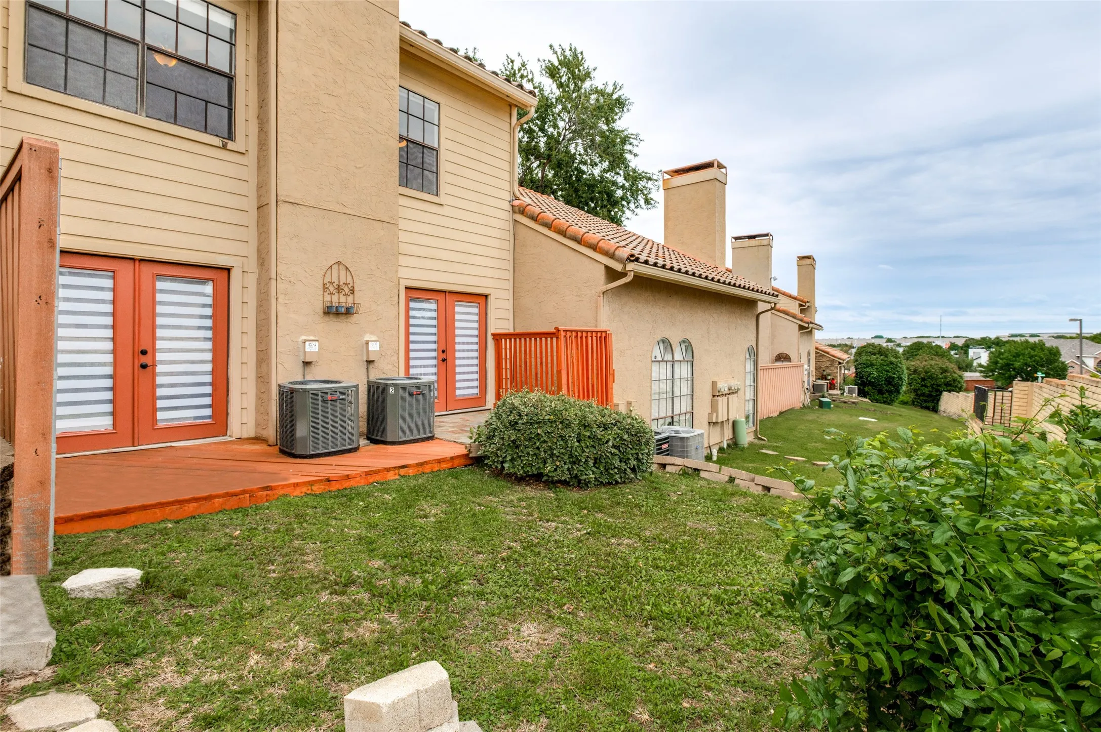 Condominium For Sale in Dallas County , 4280 Cuesta Drive, Irving, Texas 75038, 3 Bedrooms, 3 Bathrooms, 2 Garage spaces, 1,461 Sqft, built in 1981, Price $319,900, mls#21252550, Real Estate Agent in Irving, Homes For Sale in Dallas county, Homes For Sale in Irving, Realtor in Irving Texas, Real Estate Brokerage Independent Realty Texas, Luminita Cordes Realtor
