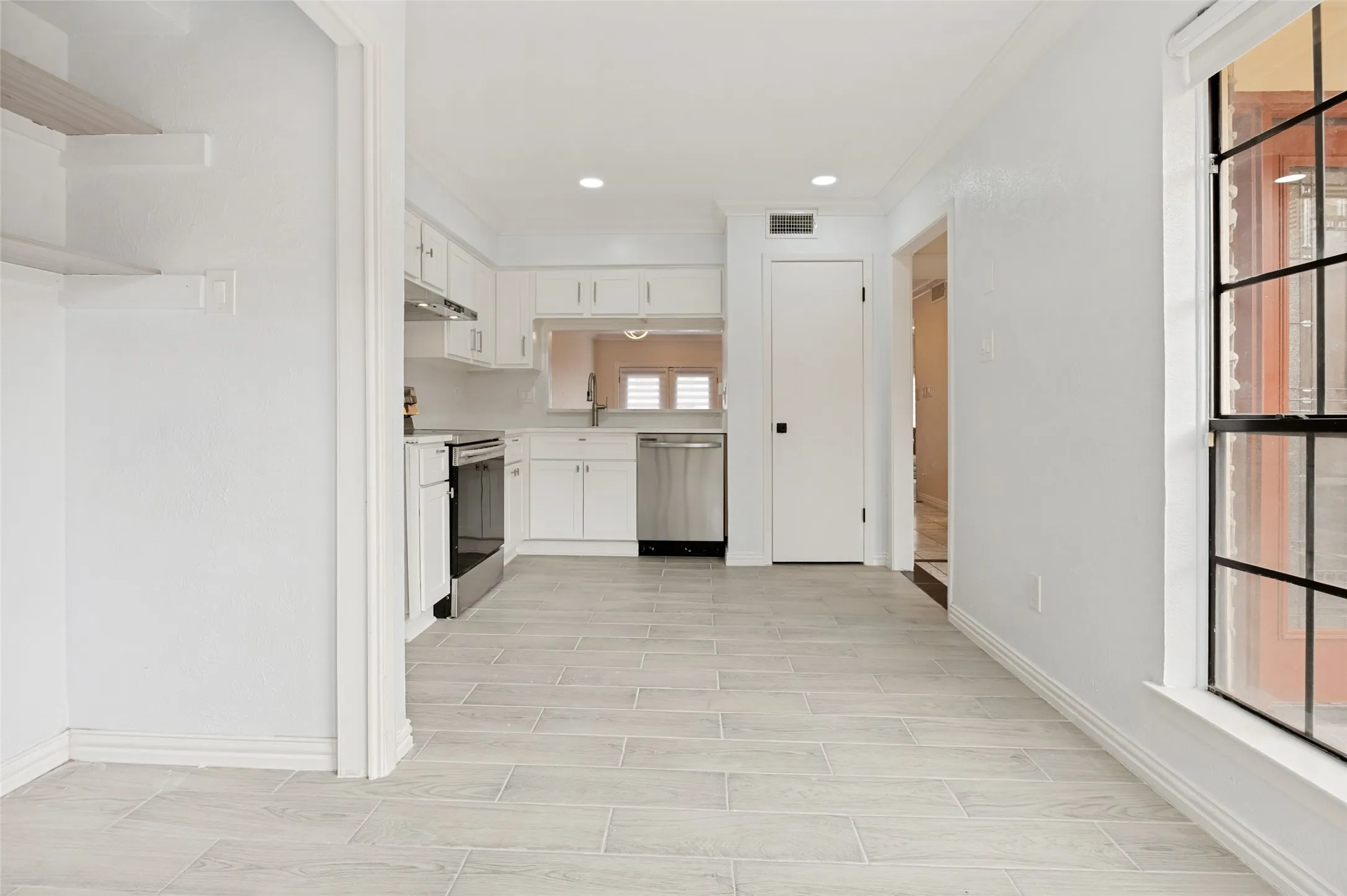 Condominium For Sale in Dallas County , 4280 Cuesta Drive, Irving, Texas 75038, 3 Bedrooms, 3 Bathrooms, 2 Garage spaces, 1,461 Sqft, built in 1981, Price $319,900, mls#21252550, Real Estate Agent in Irving, Homes For Sale in Dallas county, Homes For Sale in Irving, Realtor in Irving Texas, Real Estate Brokerage Independent Realty Texas, Luminita Cordes Realtor