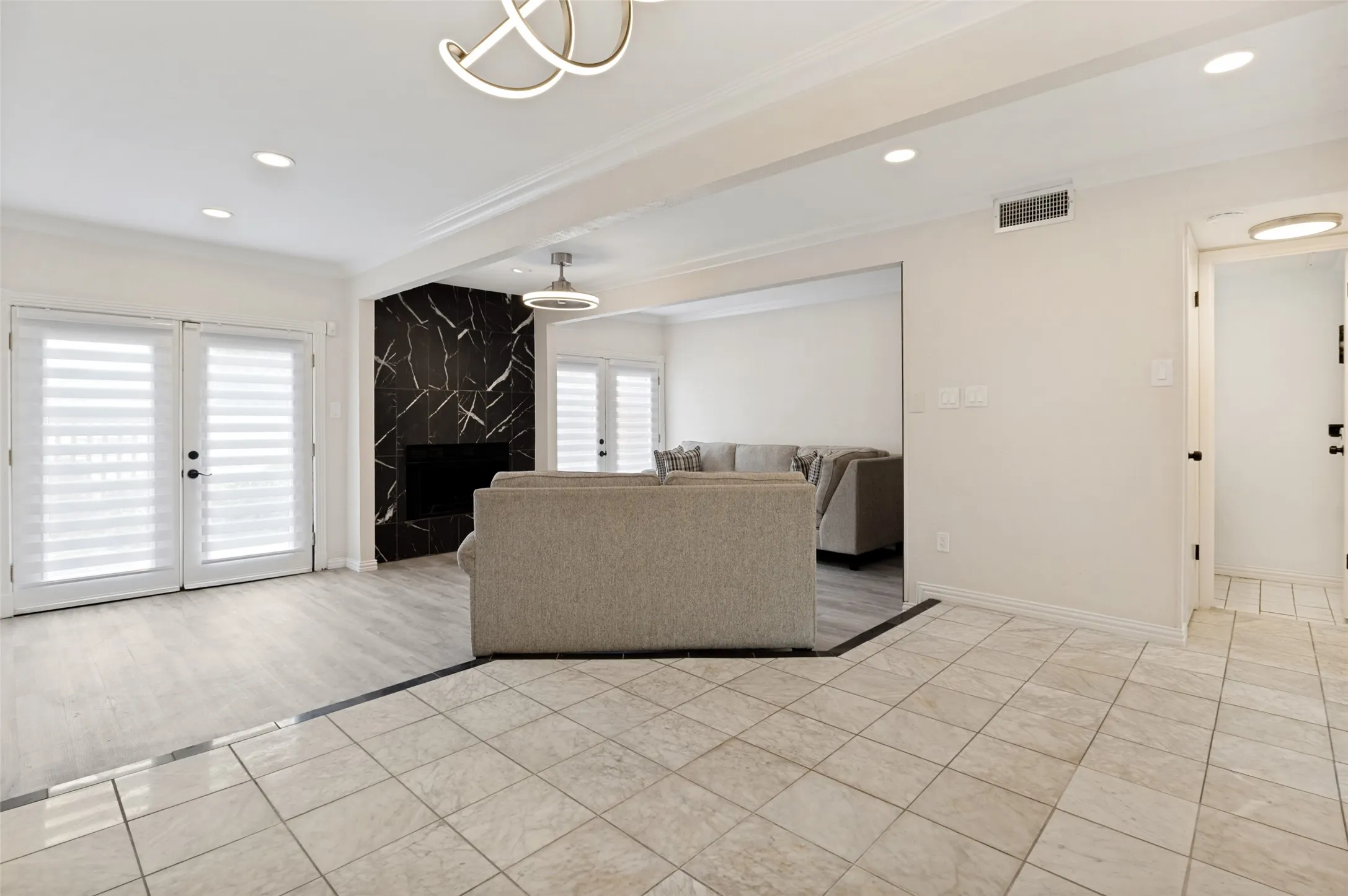 Condominium For Sale in Dallas County , 4280 Cuesta Drive, Irving, Texas 75038, 3 Bedrooms, 3 Bathrooms, 2 Garage spaces, 1,461 Sqft, built in 1981, Price $319,900, mls#21252550, Real Estate Agent in Irving, Homes For Sale in Dallas county, Homes For Sale in Irving, Realtor in Irving Texas, Real Estate Brokerage Independent Realty Texas, Luminita Cordes Realtor