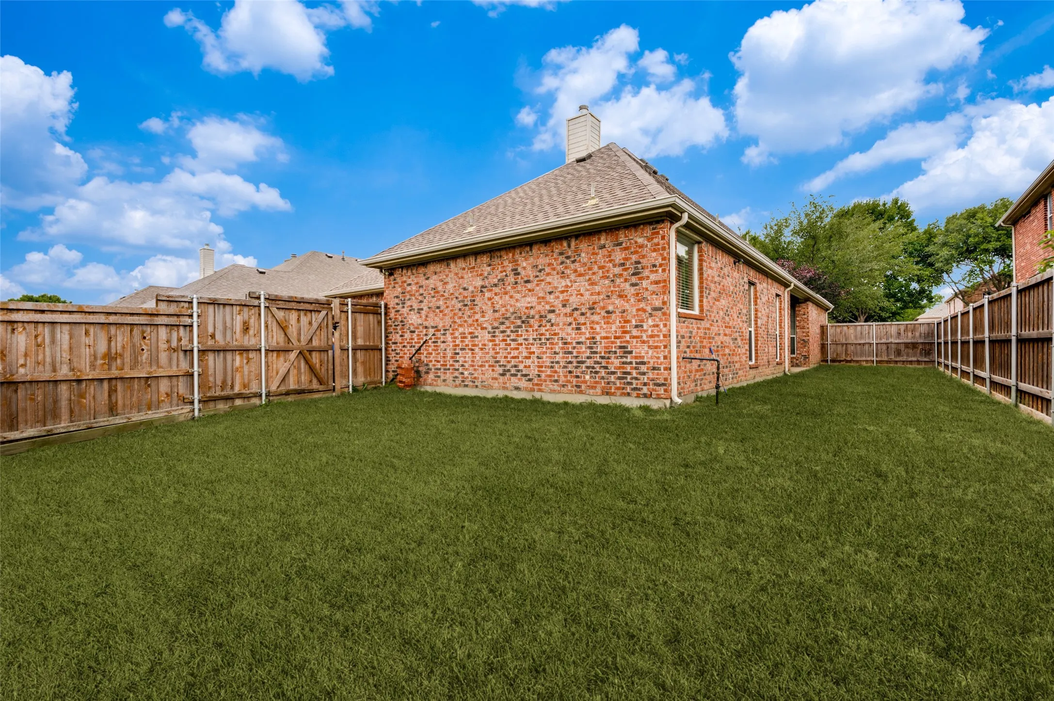 Single Family Residence For Sale in Denton County , 13348 Mondovi Drive, Frisco, Texas 75033, 3 Bedroom, 2 Bathroom, 2 Garage spaces, 2,050 Sqft, built in 2003, Price $470,000, mls#21258255, Real Estate Agent in Frisco, Homes For Sale in Denton county, Homes For Sale in Frisco, Realtor in Frisco Texas, Real Estate Brokerage Independent Realty Texas, Luminita Cordes Realtor