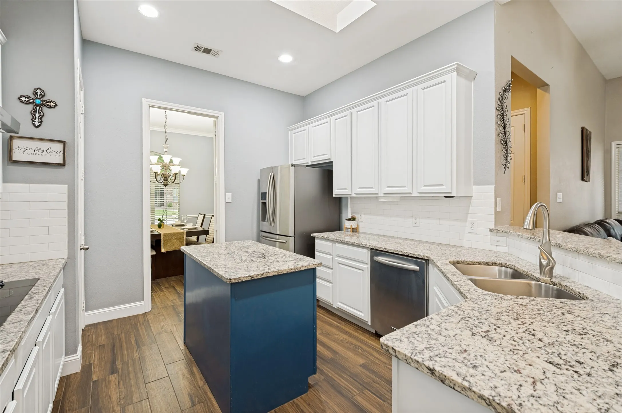 Single Family Residence For Sale in Denton County , 13348 Mondovi Drive, Frisco, Texas 75033, 3 Bedroom, 2 Bathroom, 2 Garage spaces, 2,050 Sqft, built in 2003, Price $470,000, mls#21258255, Real Estate Agent in Frisco, Homes For Sale in Denton county, Homes For Sale in Frisco, Realtor in Frisco Texas, Real Estate Brokerage Independent Realty Texas, Luminita Cordes Realtor