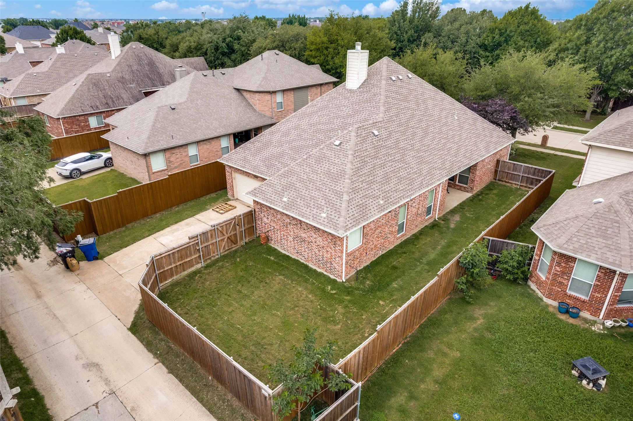 Single Family Residence For Sale in Denton County , 13348 Mondovi Drive, Frisco, Texas 75033, 3 Bedroom, 2 Bathroom, 2 Garage spaces, 2,050 Sqft, built in 2003, Price $470,000, mls#21258255, Real Estate Agent in Frisco, Homes For Sale in Denton county, Homes For Sale in Frisco, Realtor in Frisco Texas, Real Estate Brokerage Independent Realty Texas, Luminita Cordes Realtor