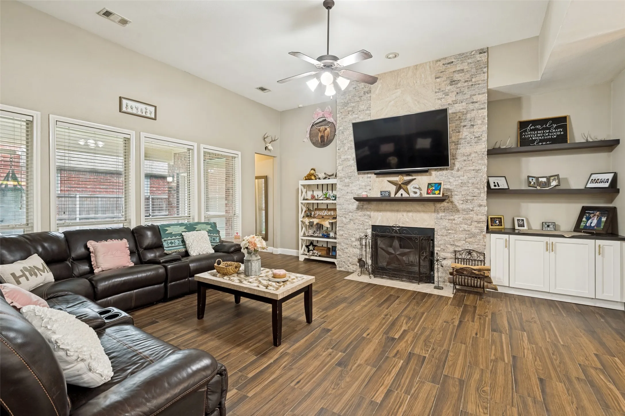 Single Family Residence For Sale in Denton County , 13348 Mondovi Drive, Frisco, Texas 75033, 3 Bedroom, 2 Bathroom, 2 Garage spaces, 2,050 Sqft, built in 2003, Price $470,000, mls#21258255, Real Estate Agent in Frisco, Homes For Sale in Denton county, Homes For Sale in Frisco, Realtor in Frisco Texas, Real Estate Brokerage Independent Realty Texas, Luminita Cordes Realtor
