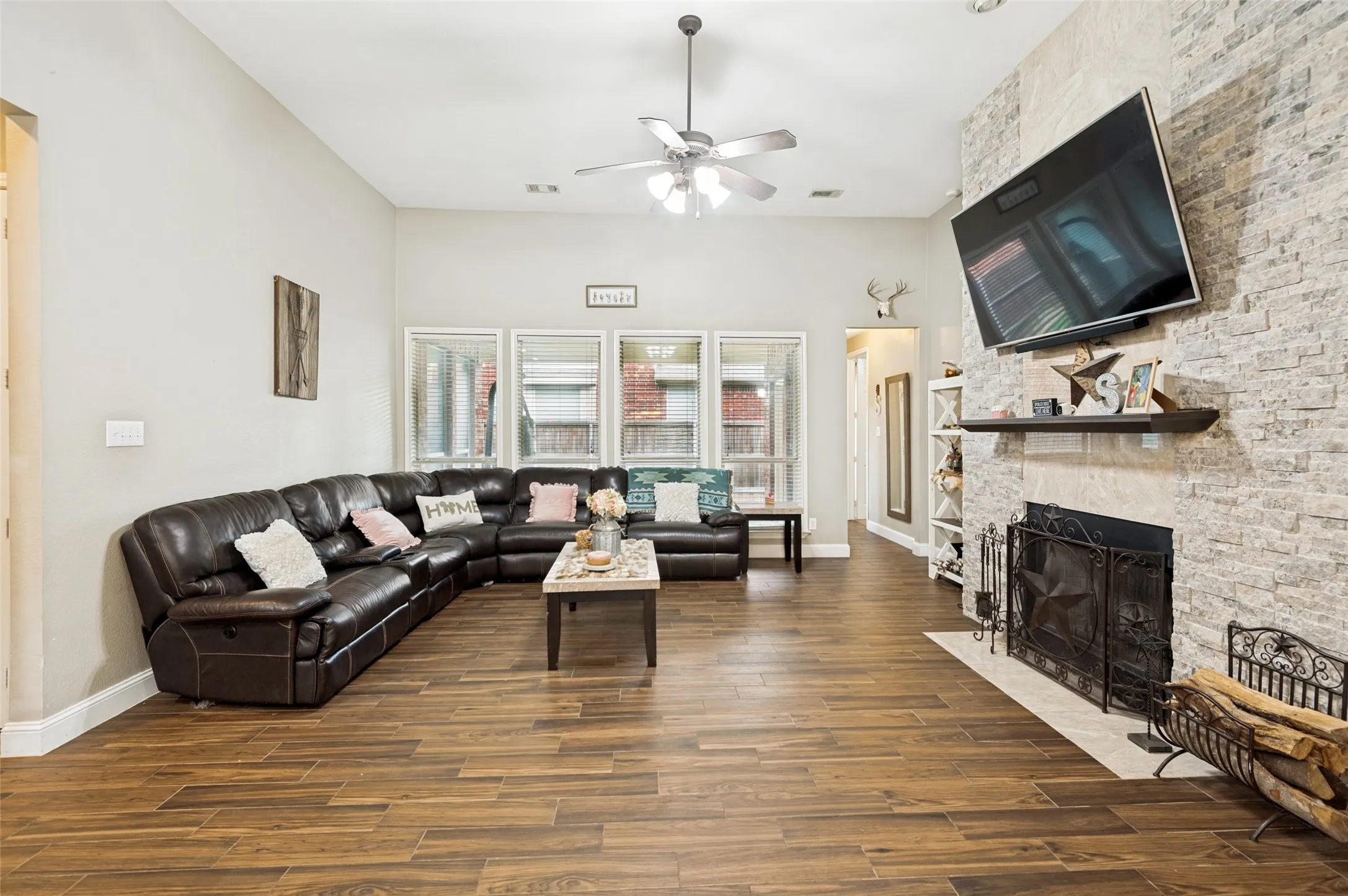 Single Family Residence For Sale in Denton County , 13348 Mondovi Drive, Frisco, Texas 75033, 3 Bedroom, 2 Bathroom, 2 Garage spaces, 2,050 Sqft, built in 2003, Price $470,000, mls#21258255, Real Estate Agent in Frisco, Homes For Sale in Denton county, Homes For Sale in Frisco, Realtor in Frisco Texas, Real Estate Brokerage Independent Realty Texas, Luminita Cordes Realtor