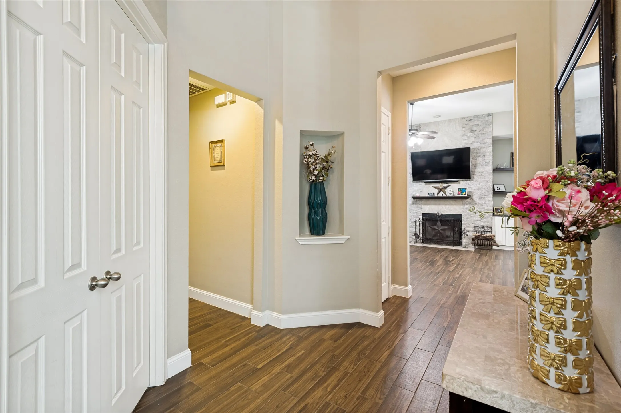 Single Family Residence For Sale in Denton County , 13348 Mondovi Drive, Frisco, Texas 75033, 3 Bedroom, 2 Bathroom, 2 Garage spaces, 2,050 Sqft, built in 2003, Price $470,000, mls#21258255, Real Estate Agent in Frisco, Homes For Sale in Denton county, Homes For Sale in Frisco, Realtor in Frisco Texas, Real Estate Brokerage Independent Realty Texas, Luminita Cordes Realtor