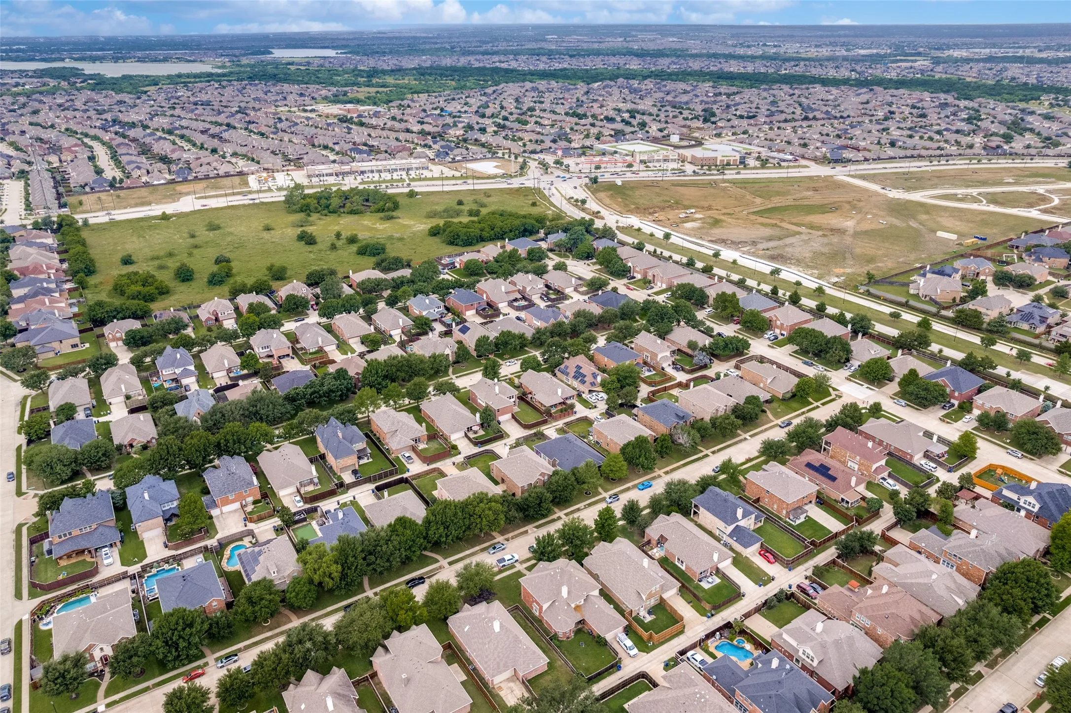 Single Family Residence For Sale in Denton County , 13348 Mondovi Drive, Frisco, Texas 75033, 3 Bedroom, 2 Bathroom, 2 Garage spaces, 2,050 Sqft, built in 2003, Price $470,000, mls#21258255, Real Estate Agent in Frisco, Homes For Sale in Denton county, Homes For Sale in Frisco, Realtor in Frisco Texas, Real Estate Brokerage Independent Realty Texas, Luminita Cordes Realtor