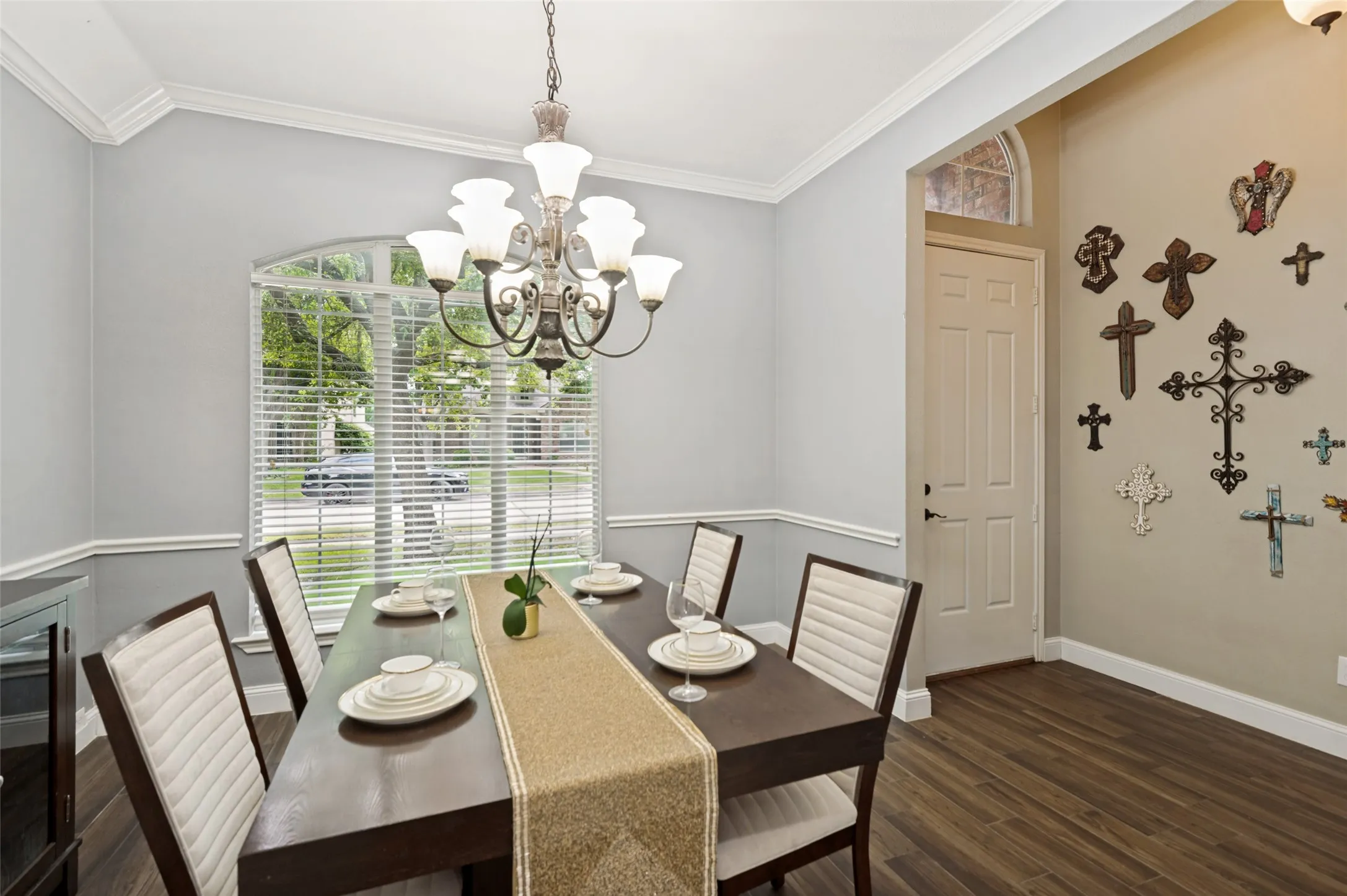 Single Family Residence For Sale in Denton County , 13348 Mondovi Drive, Frisco, Texas 75033, 3 Bedroom, 2 Bathroom, 2 Garage spaces, 2,050 Sqft, built in 2003, Price $470,000, mls#21258255, Real Estate Agent in Frisco, Homes For Sale in Denton county, Homes For Sale in Frisco, Realtor in Frisco Texas, Real Estate Brokerage Independent Realty Texas, Luminita Cordes Realtor