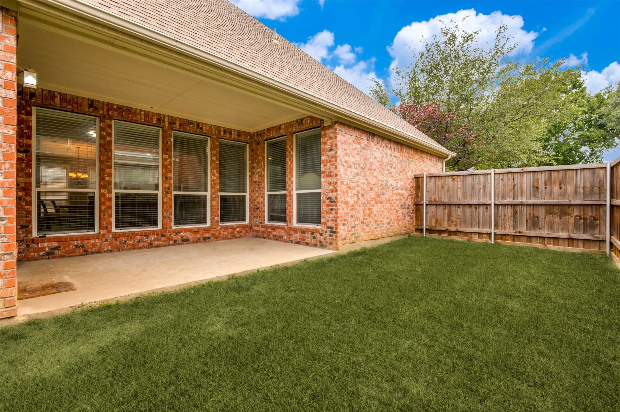 Single Family Residence For Sale in Denton County , 13348 Mondovi Drive, Frisco, Texas 75033, 3 Bedroom, 2 Bathroom, 2 Garage spaces, 2,050 Sqft, built in 2003, Price $470,000, mls#21258255, Real Estate Agent in Frisco, Homes For Sale in Denton county, Homes For Sale in Frisco, Realtor in Frisco Texas, Real Estate Brokerage Independent Realty Texas, Luminita Cordes Realtor