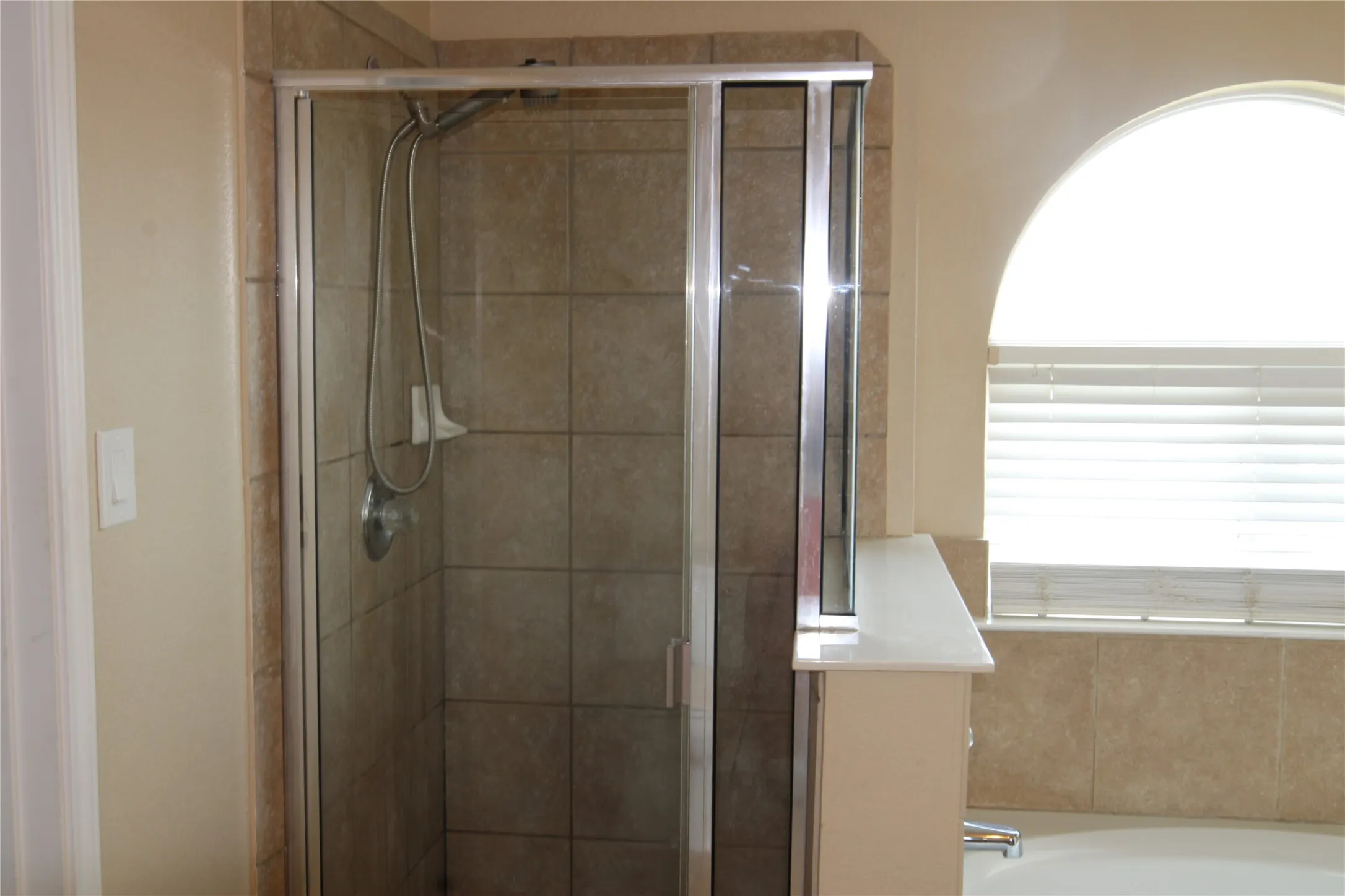 Single Family Residence For Rent in Johnson County , 2435 Castle Pines Drive, Burleson, Texas 76028, 4 Bedroom, 3 Bathroom, 2 Garage spaces, 3,064 Sqft, built in 2007, mls#21256322, Real Estate Agent in Burleson, Homes For Rent in Johnson county, Homes For Rent in Burleson, Realtor in Burleson Texas, Real Estate Brokerage Independent Realty Texas, Luminita Cordes Realtor