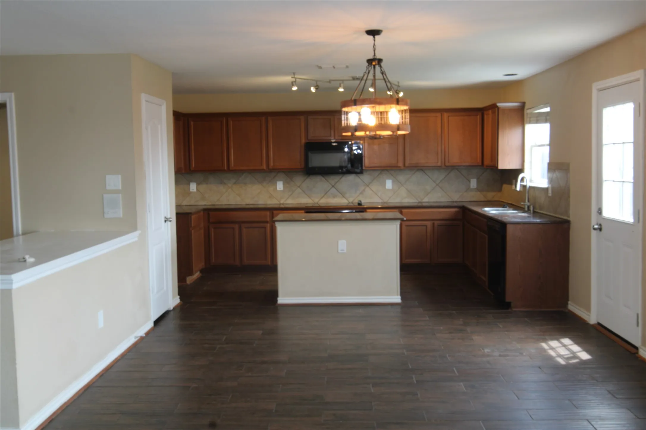 Single Family Residence For Rent in Johnson County , 2435 Castle Pines Drive, Burleson, Texas 76028, 4 Bedroom, 3 Bathroom, 2 Garage spaces, 3,064 Sqft, built in 2007, mls#21256322, Real Estate Agent in Burleson, Homes For Rent in Johnson county, Homes For Rent in Burleson, Realtor in Burleson Texas, Real Estate Brokerage Independent Realty Texas, Luminita Cordes Realtor