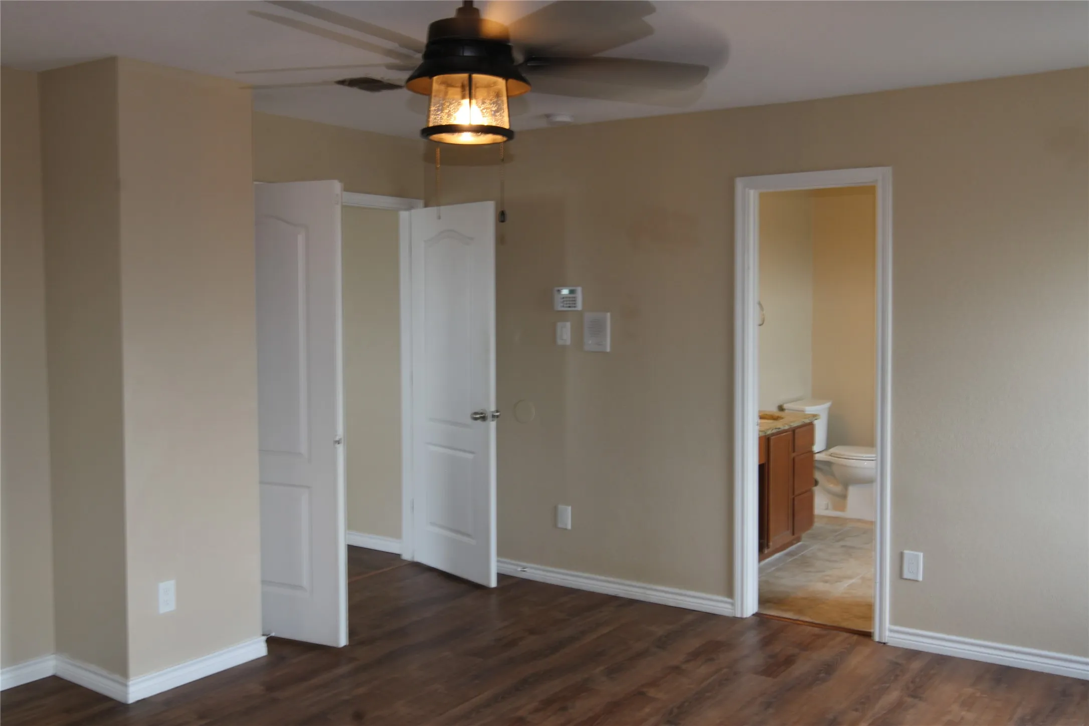 Single Family Residence For Rent in Johnson County , 2435 Castle Pines Drive, Burleson, Texas 76028, 4 Bedroom, 3 Bathroom, 2 Garage spaces, 3,064 Sqft, built in 2007, mls#21256322, Real Estate Agent in Burleson, Homes For Rent in Johnson county, Homes For Rent in Burleson, Realtor in Burleson Texas, Real Estate Brokerage Independent Realty Texas, Luminita Cordes Realtor