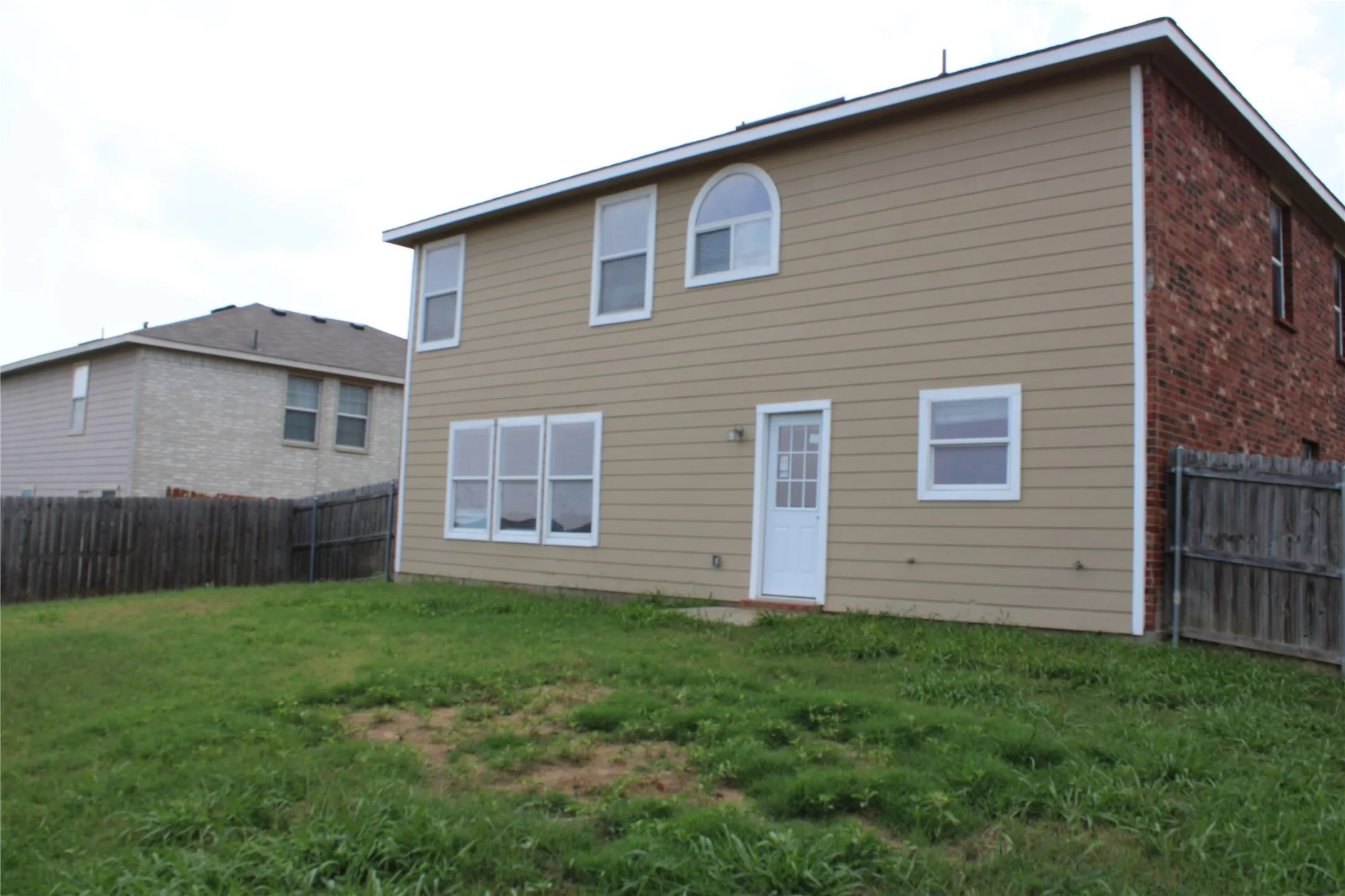 Single Family Residence For Rent in Johnson County , 2435 Castle Pines Drive, Burleson, Texas 76028, 4 Bedroom, 3 Bathroom, 2 Garage spaces, 3,064 Sqft, built in 2007, mls#21256322, Real Estate Agent in Burleson, Homes For Rent in Johnson county, Homes For Rent in Burleson, Realtor in Burleson Texas, Real Estate Brokerage Independent Realty Texas, Luminita Cordes Realtor