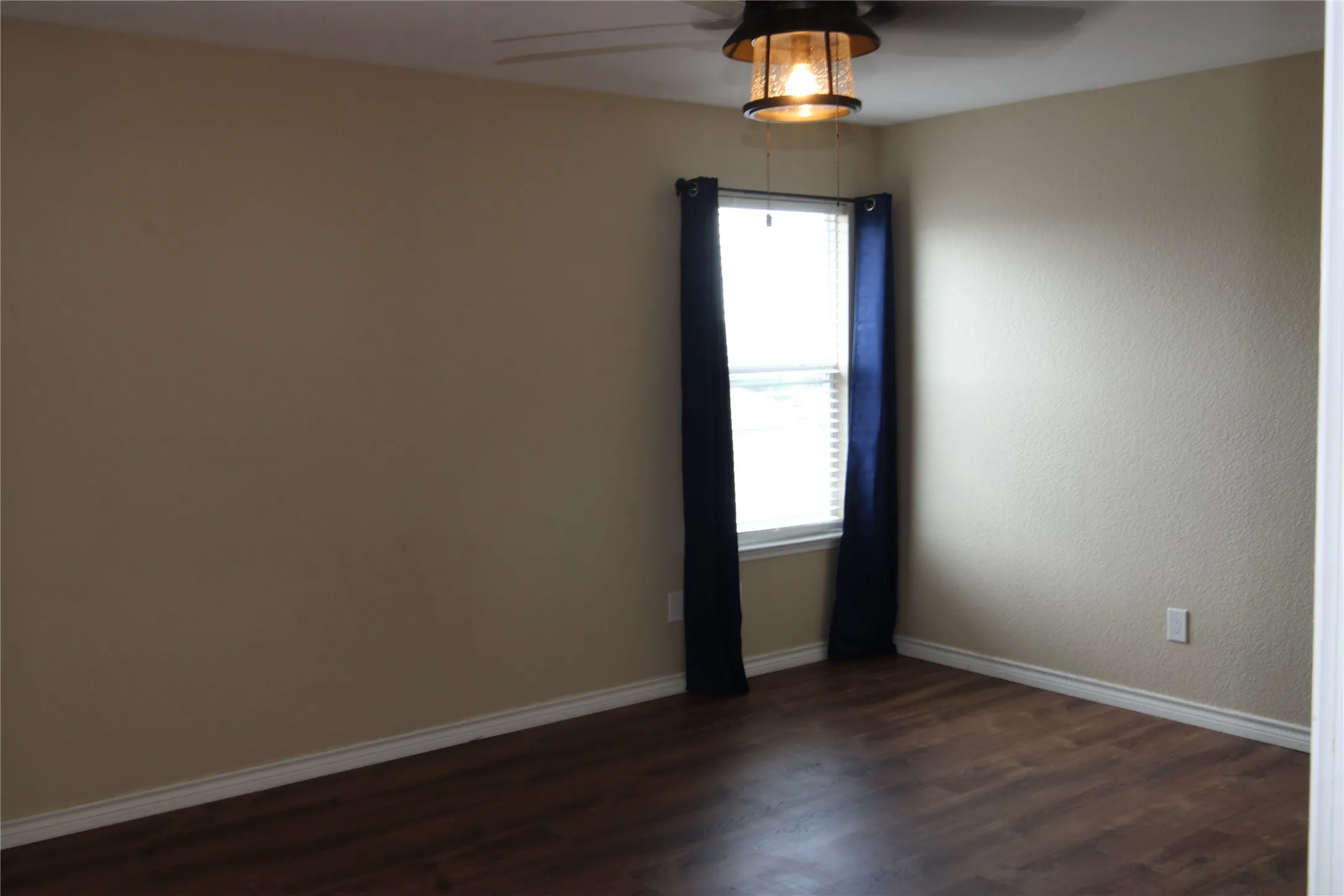 Single Family Residence For Rent in Johnson County , 2435 Castle Pines Drive, Burleson, Texas 76028, 4 Bedroom, 3 Bathroom, 2 Garage spaces, 3,064 Sqft, built in 2007, mls#21256322, Real Estate Agent in Burleson, Homes For Rent in Johnson county, Homes For Rent in Burleson, Realtor in Burleson Texas, Real Estate Brokerage Independent Realty Texas, Luminita Cordes Realtor