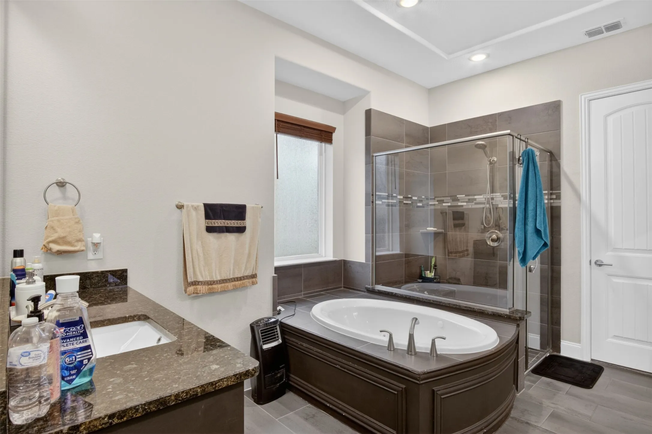Single Family Residence For Sale in Collin County , 6210 Claridge Lane, Frisco, Texas 75035, 5 Bedrooms, 6 Bathrooms, 3 Garage spaces, 4,621 Sqft, built in 2019, Preowned, Price $1,325,000, mls#21258273, Real Estate Agent in Frisco, Homes For Sale in Collin county, Homes For Sale in Frisco, Realtor in Frisco Texas, Real Estate Brokerage Independent Realty Texas, Luminita Cordes Realtor
