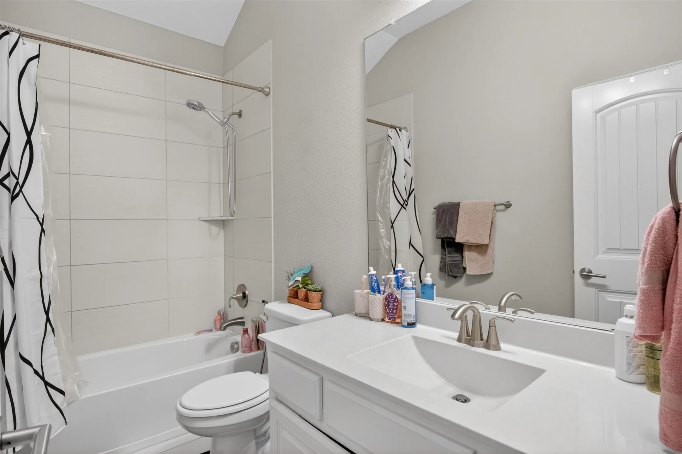 Single Family Residence For Sale in Collin County , 6210 Claridge Lane, Frisco, Texas 75035, 5 Bedrooms, 6 Bathrooms, 3 Garage spaces, 4,621 Sqft, built in 2019, Preowned, Price $1,325,000, mls#21258273, Real Estate Agent in Frisco, Homes For Sale in Collin county, Homes For Sale in Frisco, Realtor in Frisco Texas, Real Estate Brokerage Independent Realty Texas, Luminita Cordes Realtor