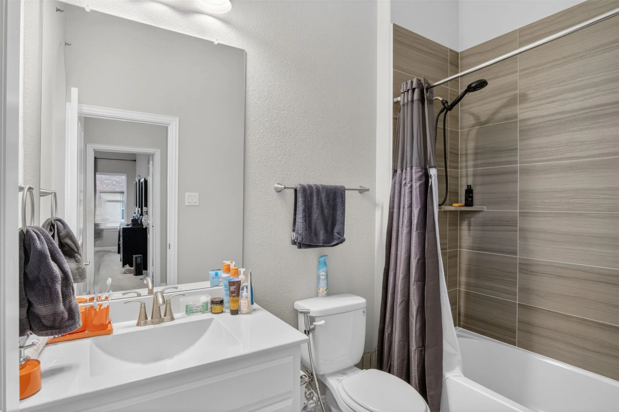 Single Family Residence For Sale in Collin County , 6210 Claridge Lane, Frisco, Texas 75035, 5 Bedrooms, 6 Bathrooms, 3 Garage spaces, 4,621 Sqft, built in 2019, Preowned, Price $1,325,000, mls#21258273, Real Estate Agent in Frisco, Homes For Sale in Collin county, Homes For Sale in Frisco, Realtor in Frisco Texas, Real Estate Brokerage Independent Realty Texas, Luminita Cordes Realtor
