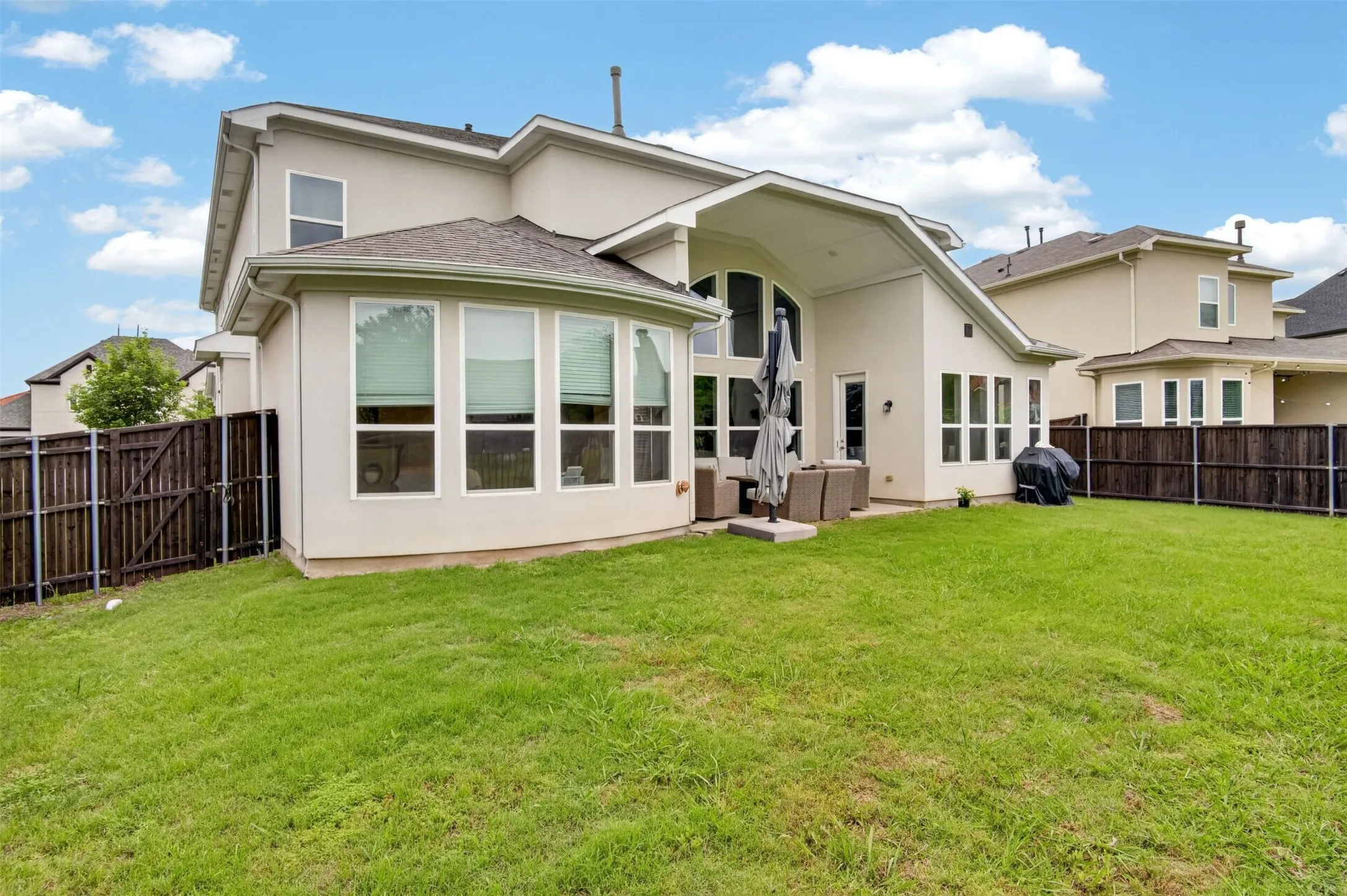 Single Family Residence For Sale in Collin County , 6210 Claridge Lane, Frisco, Texas 75035, 5 Bedrooms, 6 Bathrooms, 3 Garage spaces, 4,621 Sqft, built in 2019, Preowned, Price $1,325,000, mls#21258273, Real Estate Agent in Frisco, Homes For Sale in Collin county, Homes For Sale in Frisco, Realtor in Frisco Texas, Real Estate Brokerage Independent Realty Texas, Luminita Cordes Realtor