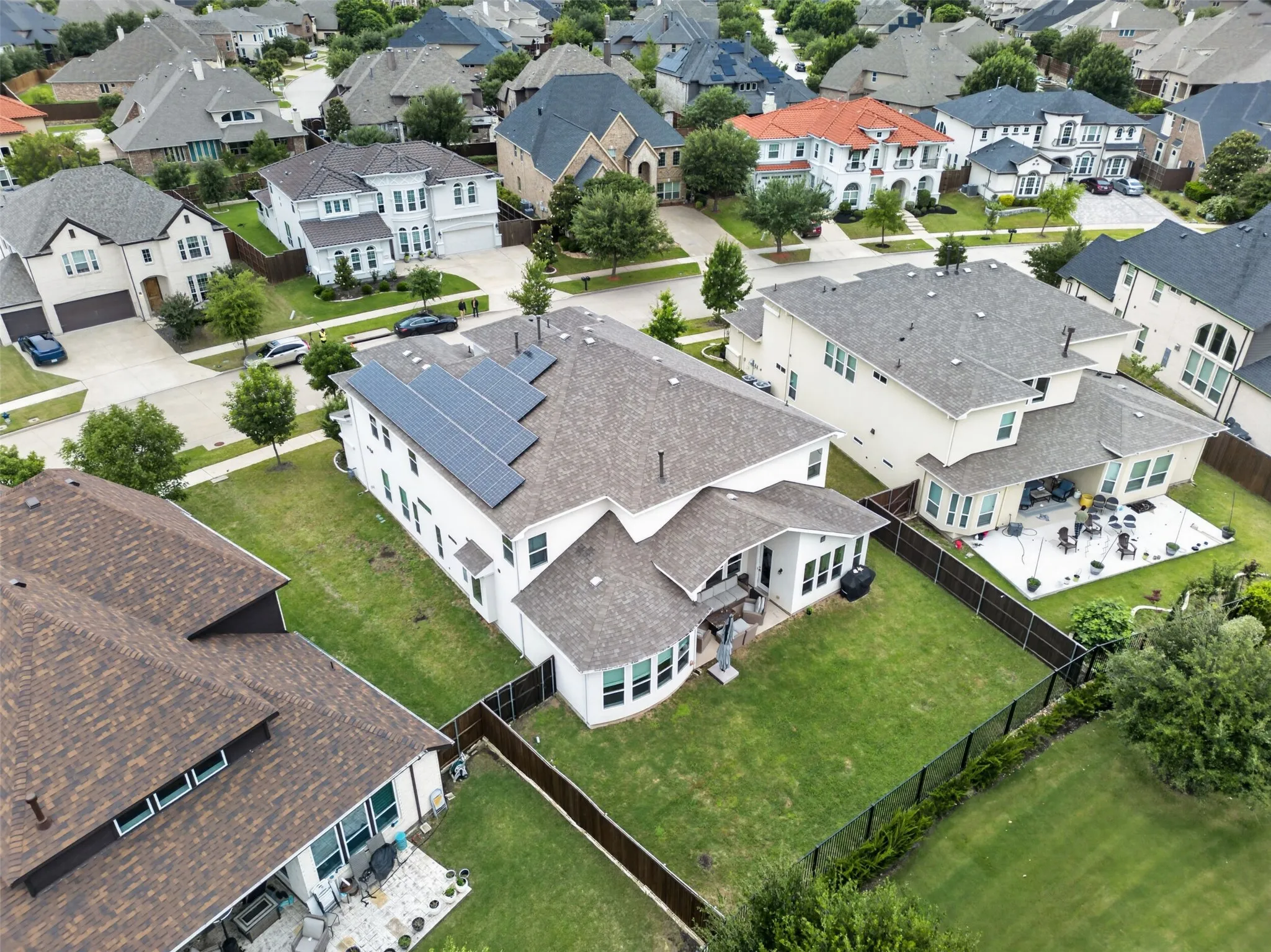 Single Family Residence For Sale in Collin County , 6210 Claridge Lane, Frisco, Texas 75035, 5 Bedrooms, 6 Bathrooms, 3 Garage spaces, 4,621 Sqft, built in 2019, Preowned, Price $1,325,000, mls#21258273, Real Estate Agent in Frisco, Homes For Sale in Collin county, Homes For Sale in Frisco, Realtor in Frisco Texas, Real Estate Brokerage Independent Realty Texas, Luminita Cordes Realtor