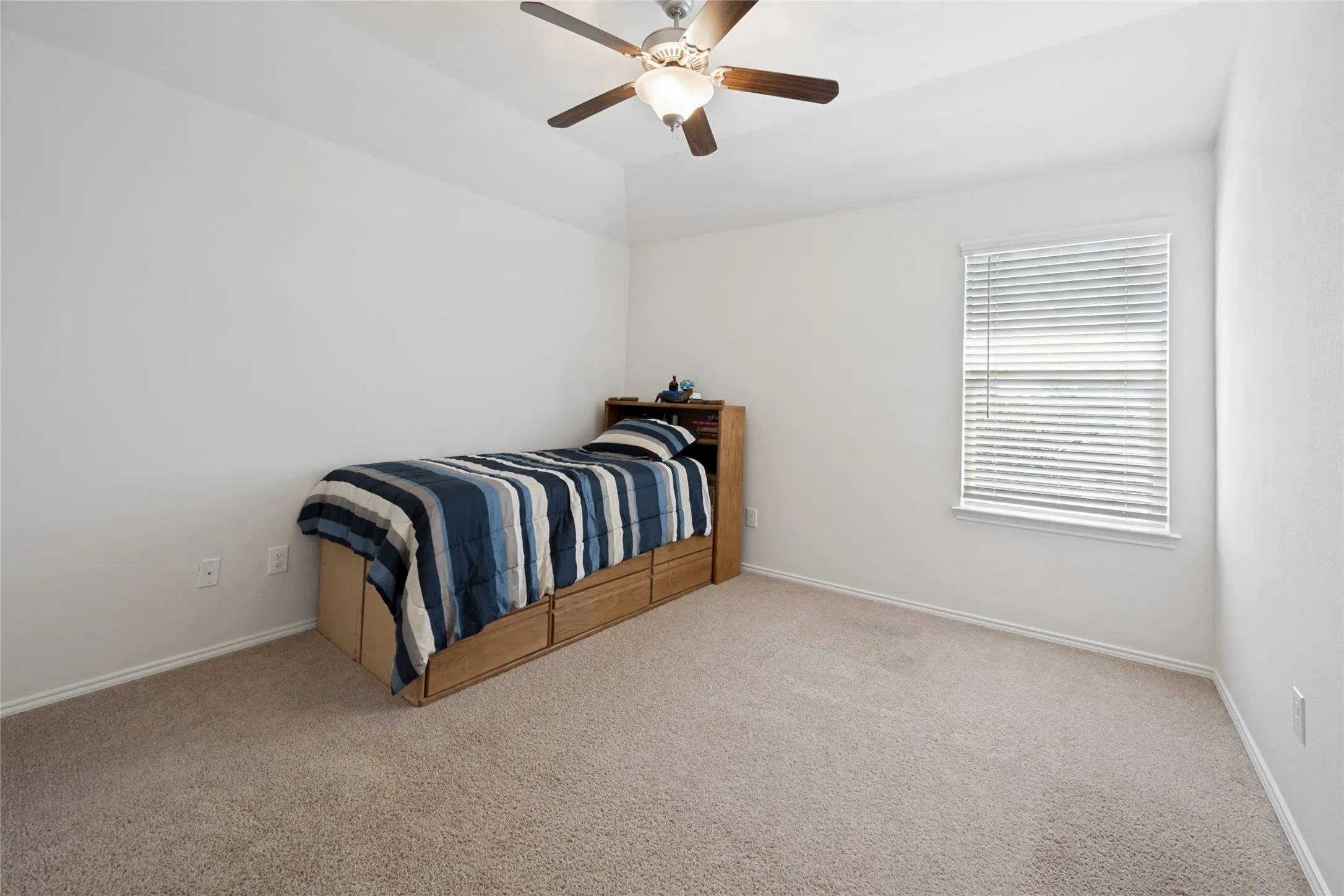 Single Family Residence For Sale in Tarrant County , 13216 Ragged Spur Court, Fort Worth, Texas 76052, 4 Bedroom, 4 Bathroom, 2 Garage spaces, 2,515 Sqft, built in 2010, mls#21258278, Real Estate Agent in Fort Worth, Homes For Sale in Tarrant county, Homes For Sale in Fort Worth, Realtor in Fort Worth Texas, Real Estate Brokerage Independent Realty Texas, Luminita Cordes Realtor