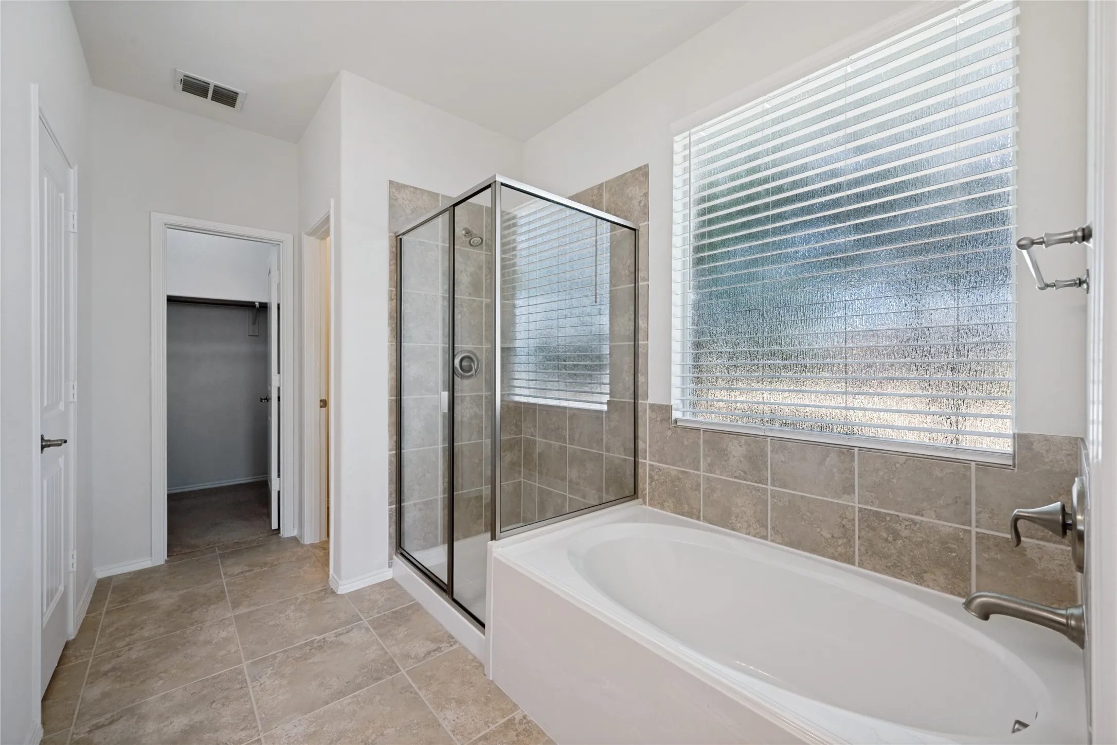 Single Family Residence For Sale in Tarrant County , 13216 Ragged Spur Court, Fort Worth, Texas 76052, 4 Bedroom, 4 Bathroom, 2 Garage spaces, 2,515 Sqft, built in 2010, mls#21258278, Real Estate Agent in Fort Worth, Homes For Sale in Tarrant county, Homes For Sale in Fort Worth, Realtor in Fort Worth Texas, Real Estate Brokerage Independent Realty Texas, Luminita Cordes Realtor