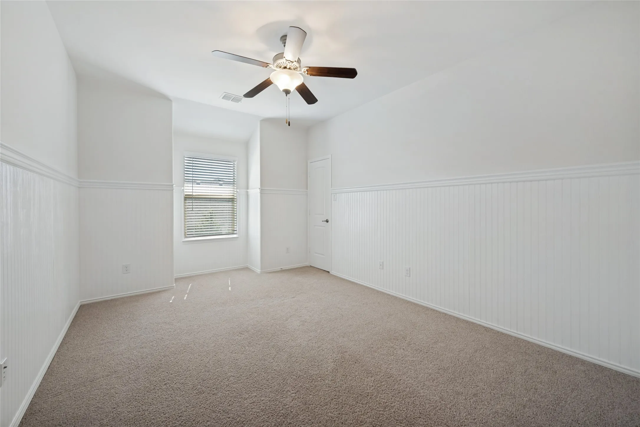 Single Family Residence For Sale in Tarrant County , 13216 Ragged Spur Court, Fort Worth, Texas 76052, 4 Bedroom, 4 Bathroom, 2 Garage spaces, 2,515 Sqft, built in 2010, mls#21258278, Real Estate Agent in Fort Worth, Homes For Sale in Tarrant county, Homes For Sale in Fort Worth, Realtor in Fort Worth Texas, Real Estate Brokerage Independent Realty Texas, Luminita Cordes Realtor