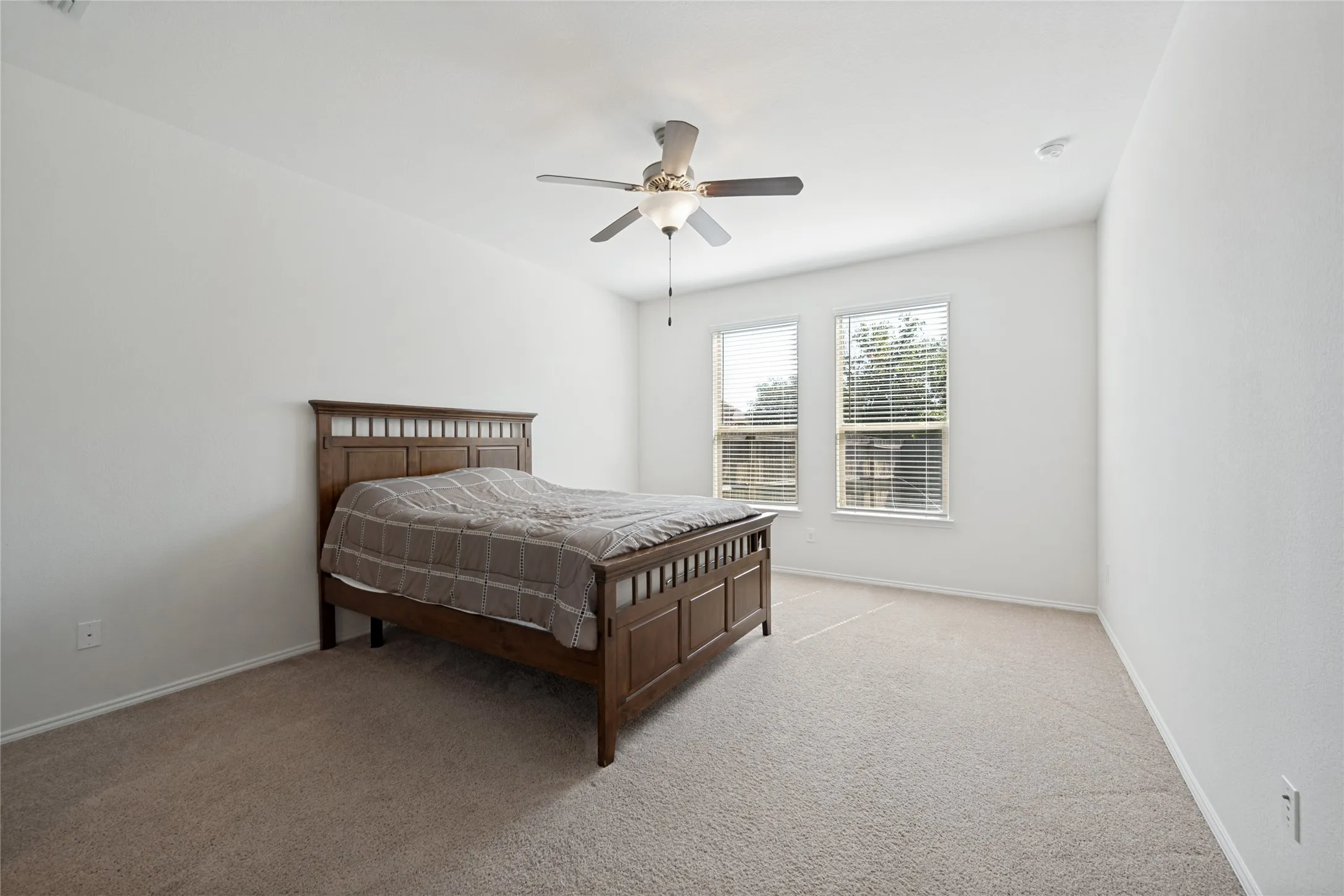 Single Family Residence For Sale in Tarrant County , 13216 Ragged Spur Court, Fort Worth, Texas 76052, 4 Bedroom, 4 Bathroom, 2 Garage spaces, 2,515 Sqft, built in 2010, mls#21258278, Real Estate Agent in Fort Worth, Homes For Sale in Tarrant county, Homes For Sale in Fort Worth, Realtor in Fort Worth Texas, Real Estate Brokerage Independent Realty Texas, Luminita Cordes Realtor