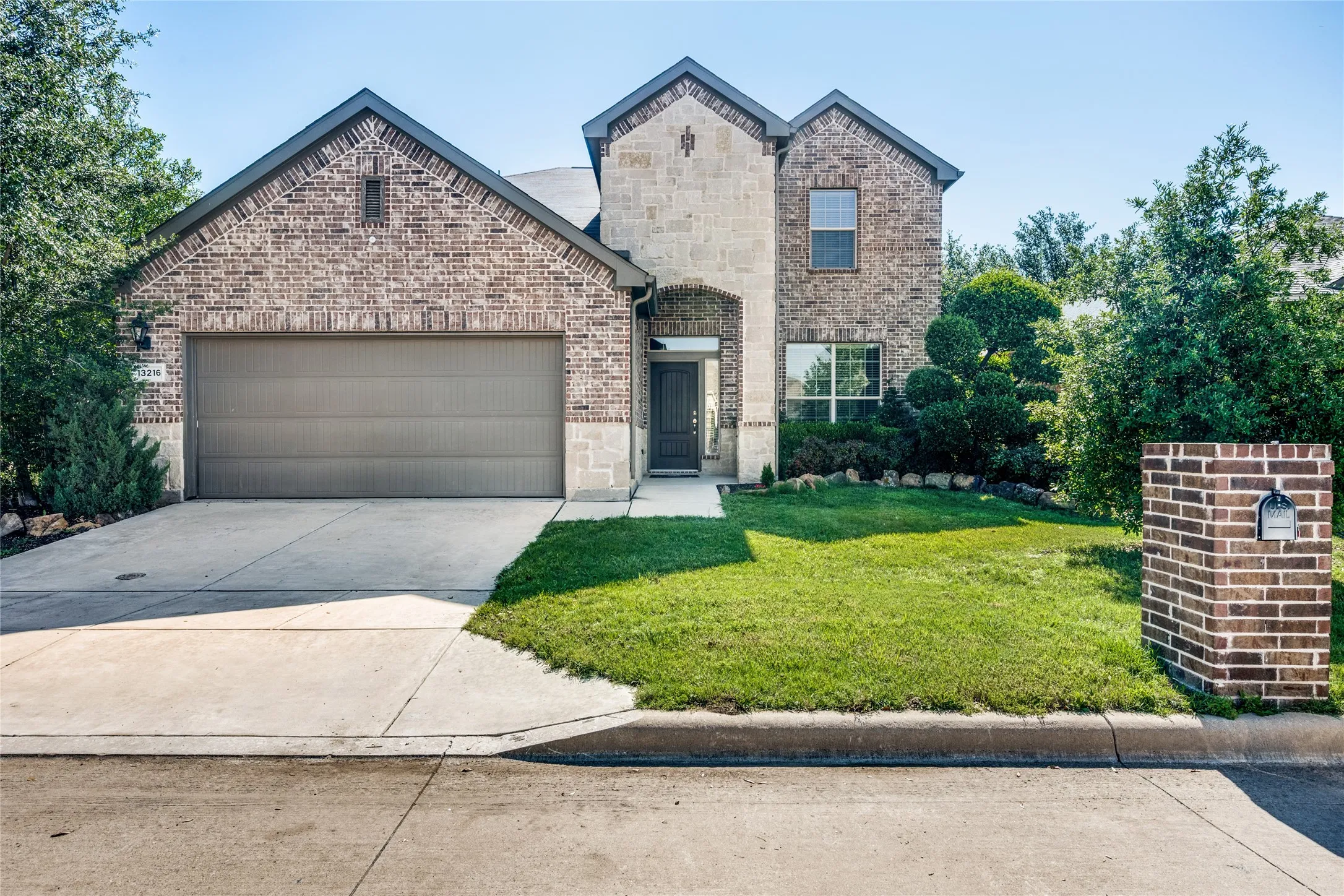 Single Family Residence For Sale in Tarrant County , 13216 Ragged Spur Court, Fort Worth, Texas 76052, 4 Bedroom, 4 Bathroom, 2 Garage spaces, 2,515 Sqft, built in 2010, mls#21258278, Real Estate Agent in Fort Worth, Homes For Sale in Tarrant county, Homes For Sale in Fort Worth, Realtor in Fort Worth Texas, Real Estate Brokerage Independent Realty Texas, Luminita Cordes Realtor