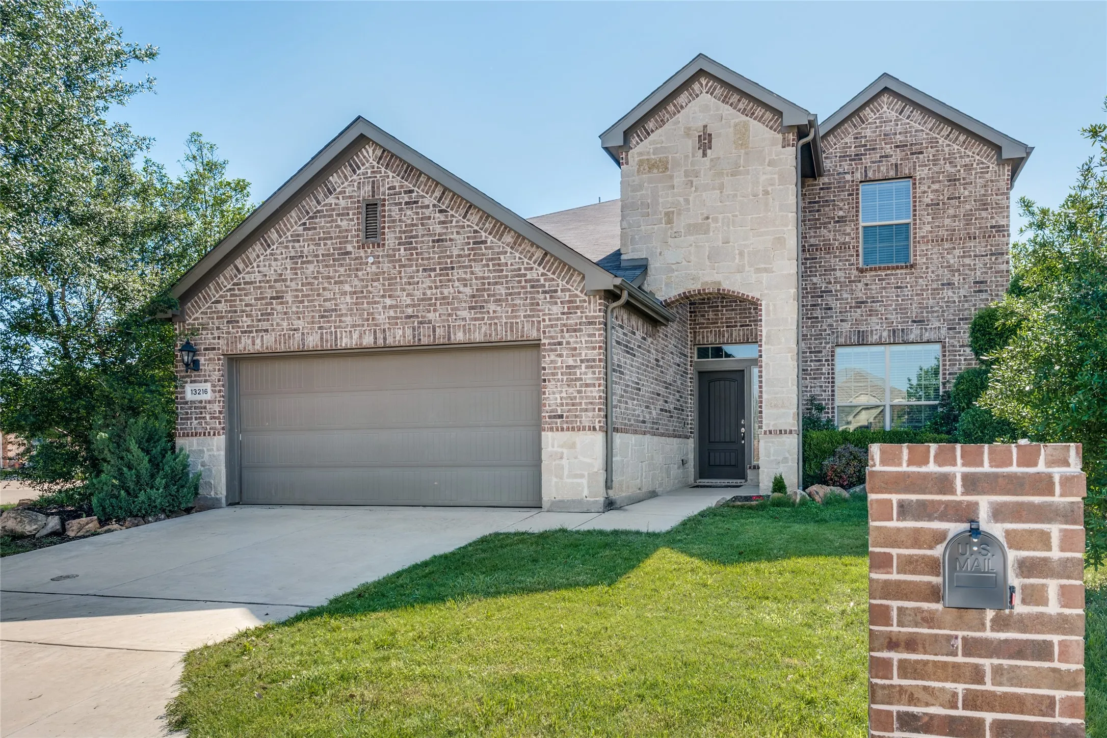 Single Family Residence For Sale in Tarrant County , 13216 Ragged Spur Court, Fort Worth, Texas 76052, 4 Bedroom, 4 Bathroom, 2 Garage spaces, 2,515 Sqft, built in 2010, mls#21258278, Real Estate Agent in Fort Worth, Homes For Sale in Tarrant county, Homes For Sale in Fort Worth, Realtor in Fort Worth Texas, Real Estate Brokerage Independent Realty Texas, Luminita Cordes Realtor