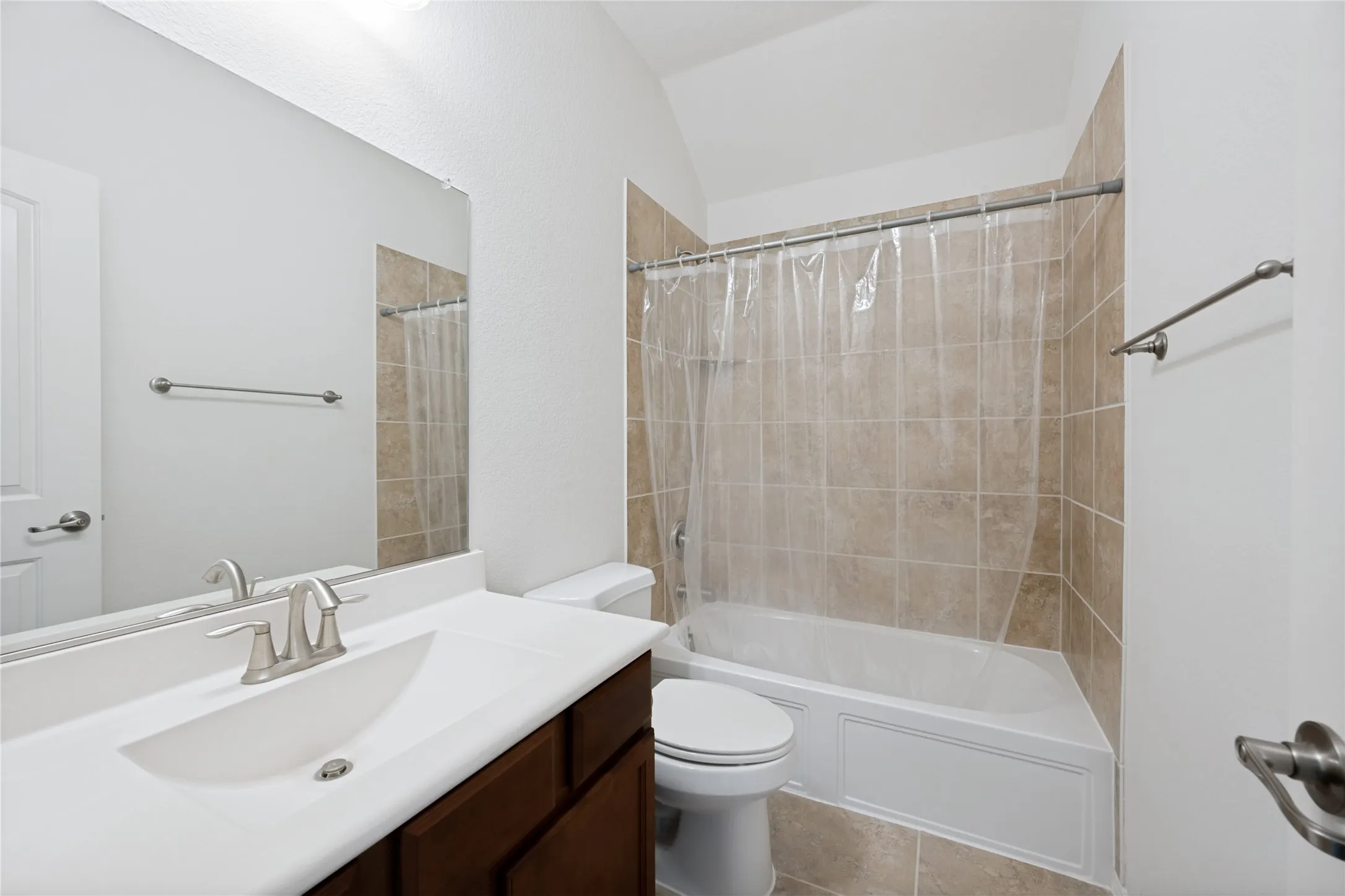 Single Family Residence For Sale in Tarrant County , 13216 Ragged Spur Court, Fort Worth, Texas 76052, 4 Bedroom, 4 Bathroom, 2 Garage spaces, 2,515 Sqft, built in 2010, mls#21258278, Real Estate Agent in Fort Worth, Homes For Sale in Tarrant county, Homes For Sale in Fort Worth, Realtor in Fort Worth Texas, Real Estate Brokerage Independent Realty Texas, Luminita Cordes Realtor