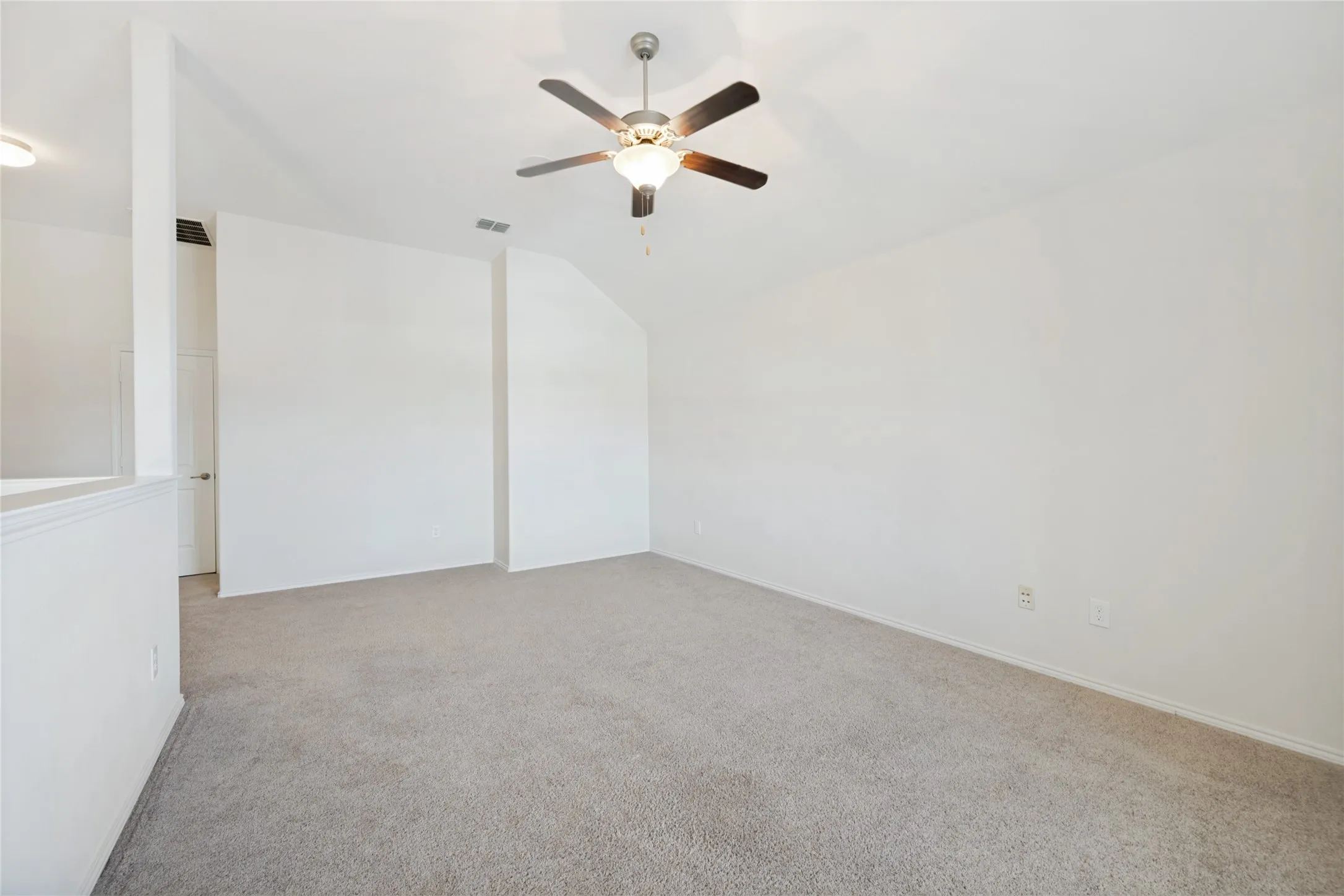 Single Family Residence For Sale in Tarrant County , 13216 Ragged Spur Court, Fort Worth, Texas 76052, 4 Bedroom, 4 Bathroom, 2 Garage spaces, 2,515 Sqft, built in 2010, mls#21258278, Real Estate Agent in Fort Worth, Homes For Sale in Tarrant county, Homes For Sale in Fort Worth, Realtor in Fort Worth Texas, Real Estate Brokerage Independent Realty Texas, Luminita Cordes Realtor