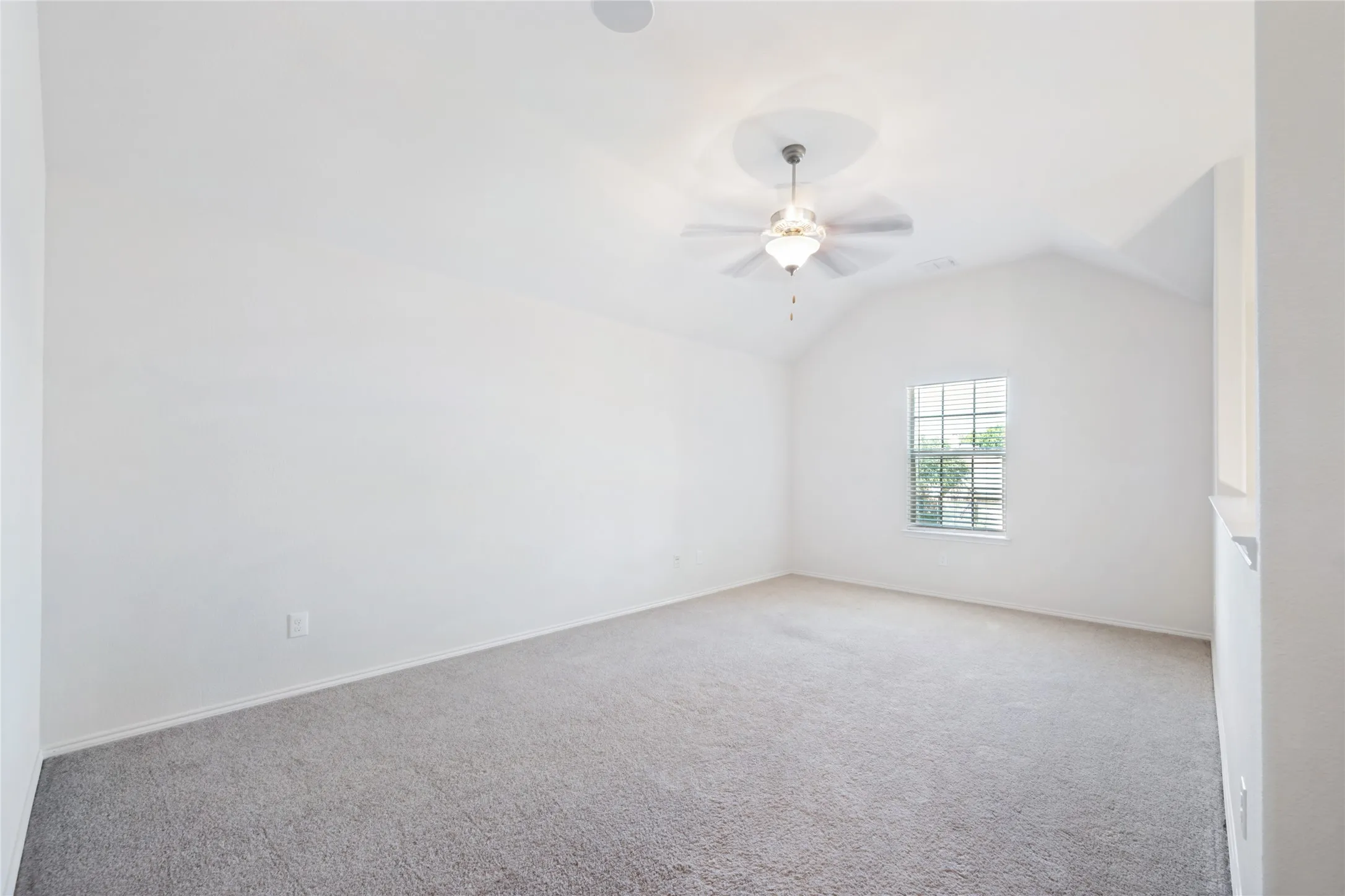 Single Family Residence For Sale in Tarrant County , 13216 Ragged Spur Court, Fort Worth, Texas 76052, 4 Bedroom, 4 Bathroom, 2 Garage spaces, 2,515 Sqft, built in 2010, mls#21258278, Real Estate Agent in Fort Worth, Homes For Sale in Tarrant county, Homes For Sale in Fort Worth, Realtor in Fort Worth Texas, Real Estate Brokerage Independent Realty Texas, Luminita Cordes Realtor