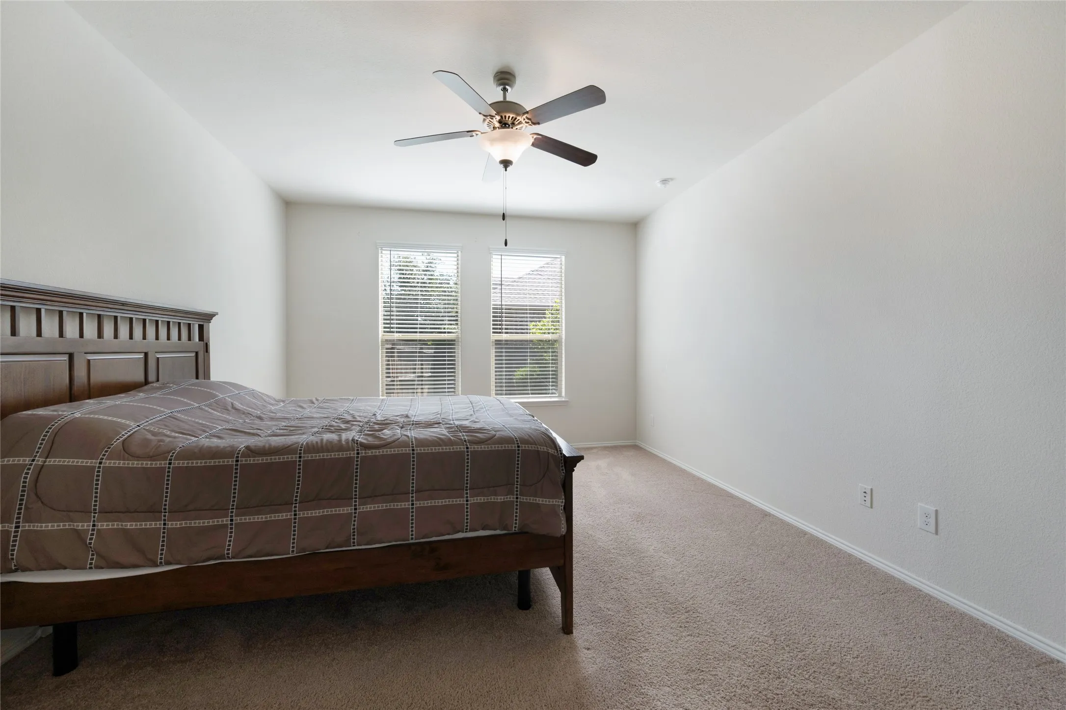 Single Family Residence For Sale in Tarrant County , 13216 Ragged Spur Court, Fort Worth, Texas 76052, 4 Bedroom, 4 Bathroom, 2 Garage spaces, 2,515 Sqft, built in 2010, mls#21258278, Real Estate Agent in Fort Worth, Homes For Sale in Tarrant county, Homes For Sale in Fort Worth, Realtor in Fort Worth Texas, Real Estate Brokerage Independent Realty Texas, Luminita Cordes Realtor