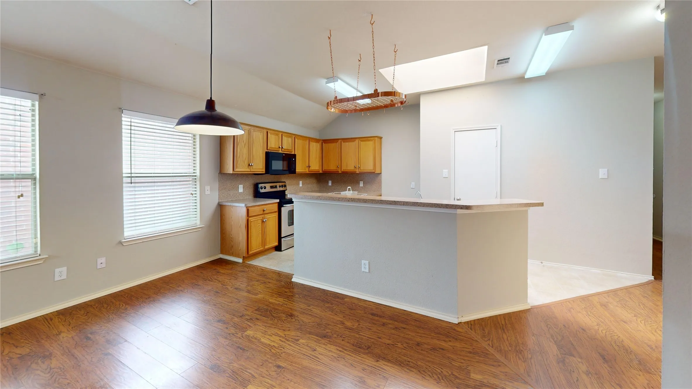 Single Family Residence For Rent in Collin County , 501 Kaie Teur Drive, Anna, Texas 75409, 3 Bedroom, 2 Bathroom, 2 Garage spaces, 1,737 Sqft, built in 2004, mls#21258286, Real Estate Agent in Anna, Homes For Rent in Collin county, Homes For Rent in Anna, Realtor in Anna Texas, Real Estate Brokerage Independent Realty Texas, Luminita Cordes Realtor