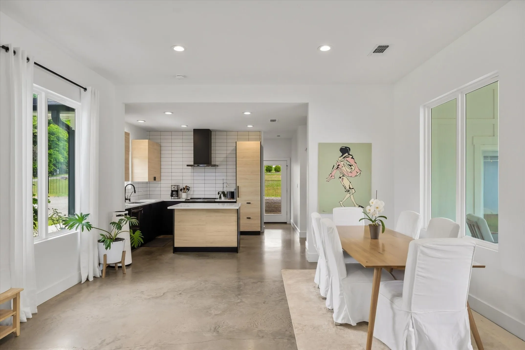 Single Family Residence For Sale in Smith County , 17370 Fm 1253, Lindale, Texas 75771, 4 Bedrooms, 3 Bathrooms, Garage spaces, 2,356 Sqft, built in 2019, Preowned, Price $560,000, mls#21239992, Real Estate Agent in Lindale, Homes For Sale in Smith county, Homes For Sale in Lindale, Realtor in Lindale Texas, Real Estate Brokerage Independent Realty Texas, Luminita Cordes Realtor
