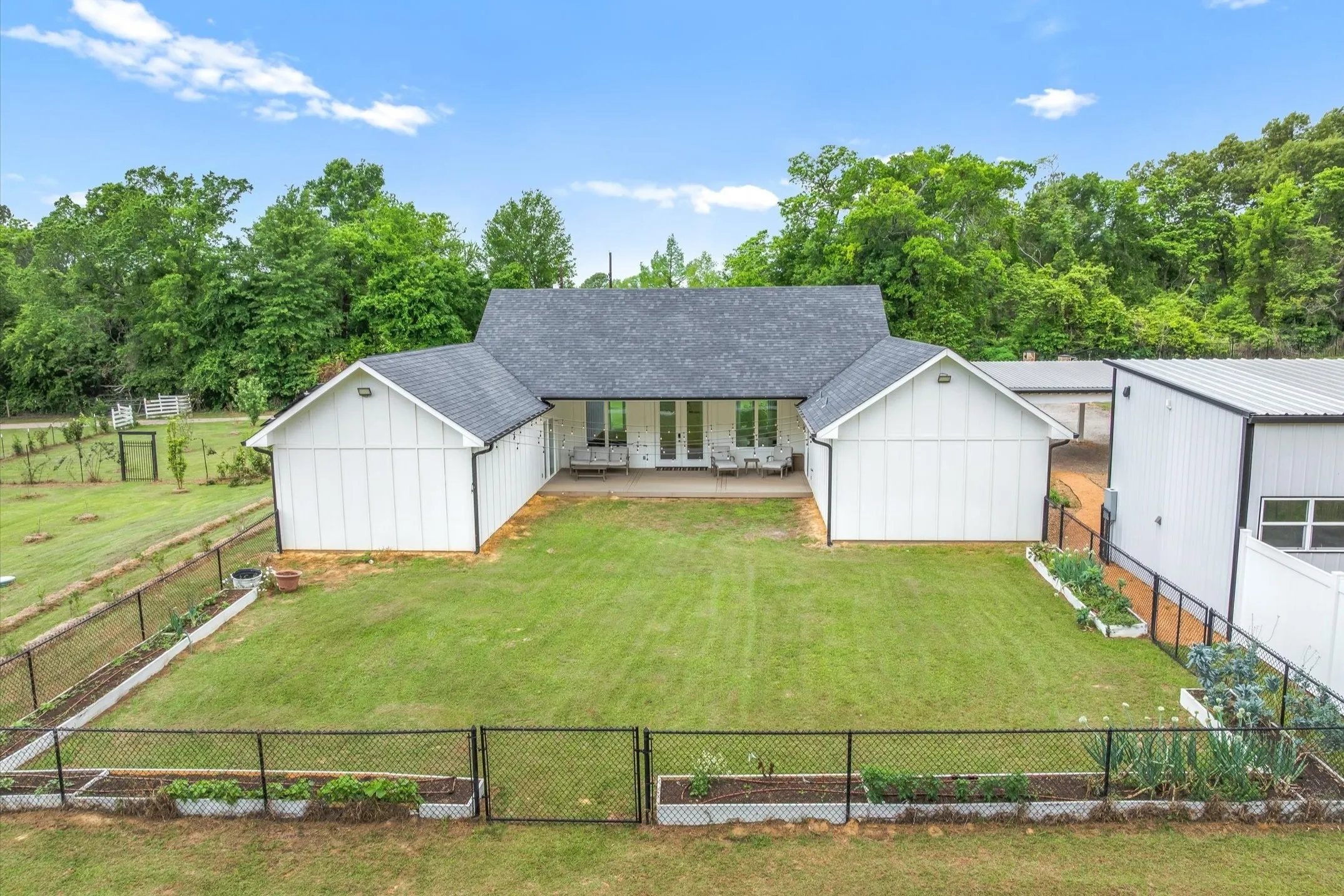 Single Family Residence For Sale in Smith County , 17370 Fm 1253, Lindale, Texas 75771, 4 Bedrooms, 3 Bathrooms, Garage spaces, 2,356 Sqft, built in 2019, Preowned, Price $560,000, mls#21239992, Real Estate Agent in Lindale, Homes For Sale in Smith county, Homes For Sale in Lindale, Realtor in Lindale Texas, Real Estate Brokerage Independent Realty Texas, Luminita Cordes Realtor