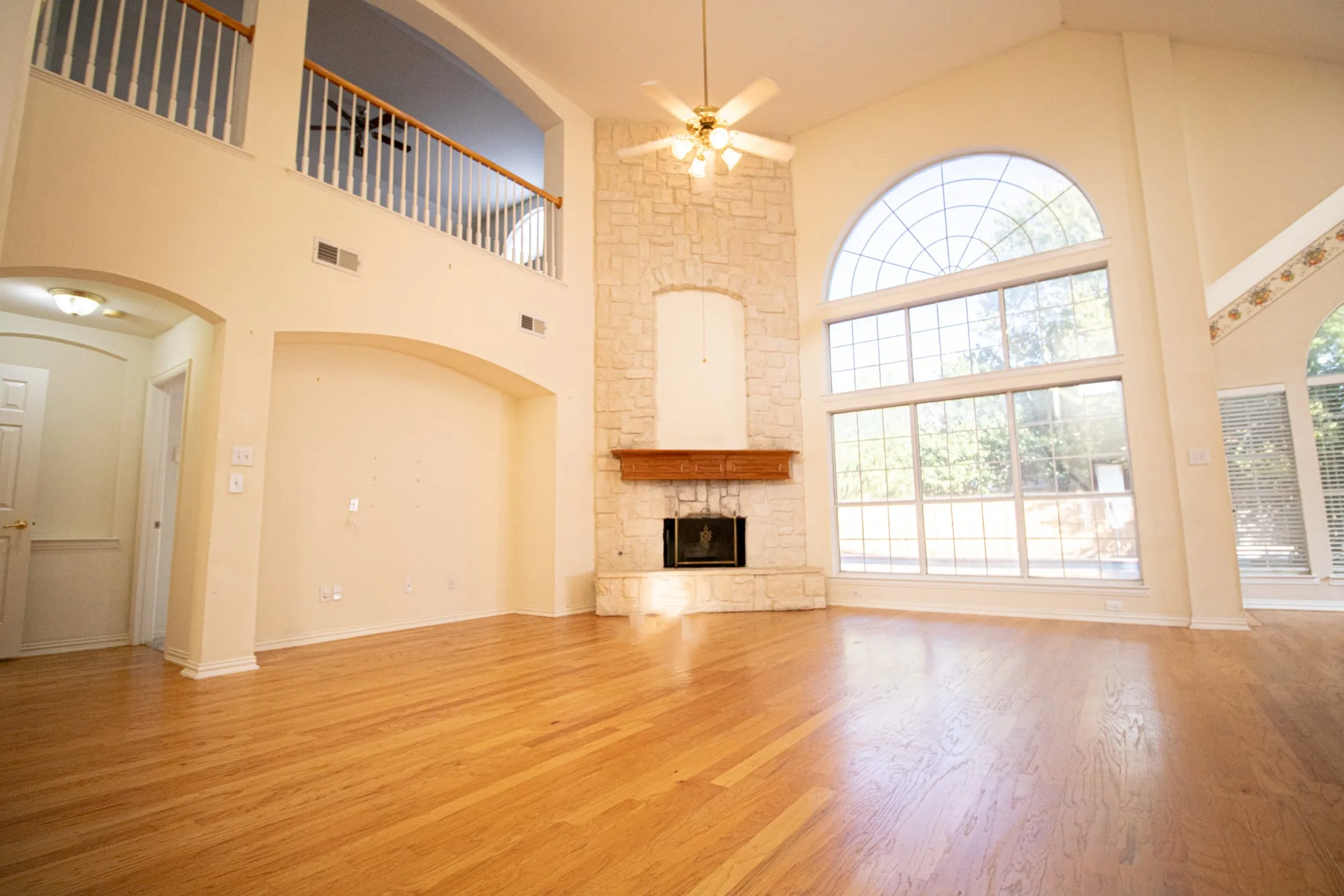 Single Family Residence For Sale in Tarrant County , 7800 Pirate Point Circle, Arlington, Texas 76016, 4 Bedrooms, 3 Bathrooms, 2 Garage spaces, 3,488 Sqft, built in 2000, Preowned, Price $499,950, mls#21258304, Real Estate Agent in Arlington, Homes For Sale in Tarrant county, Homes For Sale in Arlington, Realtor in Arlington Texas, Real Estate Brokerage Independent Realty Texas, Luminita Cordes Realtor