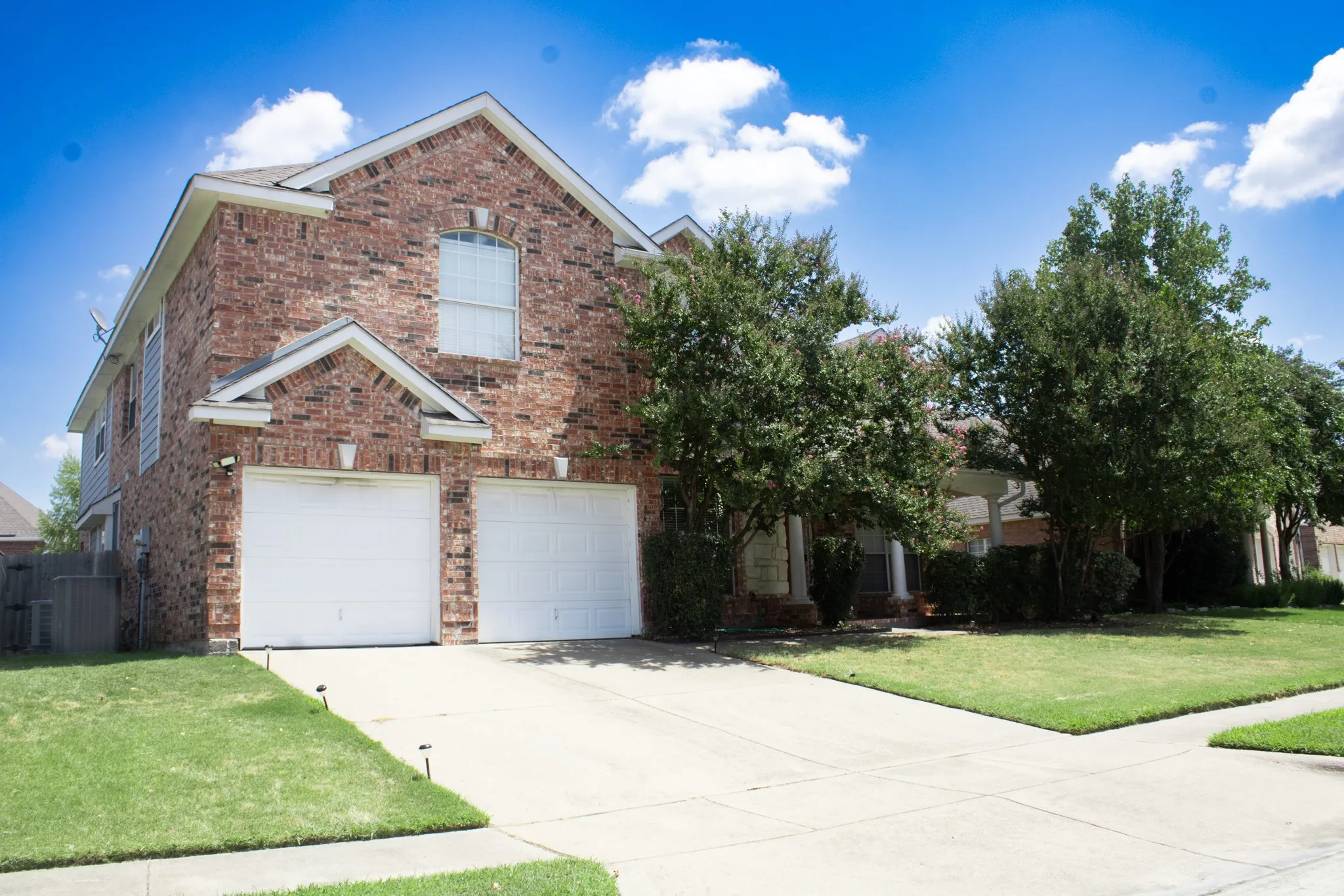 Single Family Residence For Sale in Tarrant County , 7800 Pirate Point Circle, Arlington, Texas 76016, 4 Bedrooms, 3 Bathrooms, 2 Garage spaces, 3,488 Sqft, built in 2000, Preowned, Price $499,950, mls#21258304, Real Estate Agent in Arlington, Homes For Sale in Tarrant county, Homes For Sale in Arlington, Realtor in Arlington Texas, Real Estate Brokerage Independent Realty Texas, Luminita Cordes Realtor