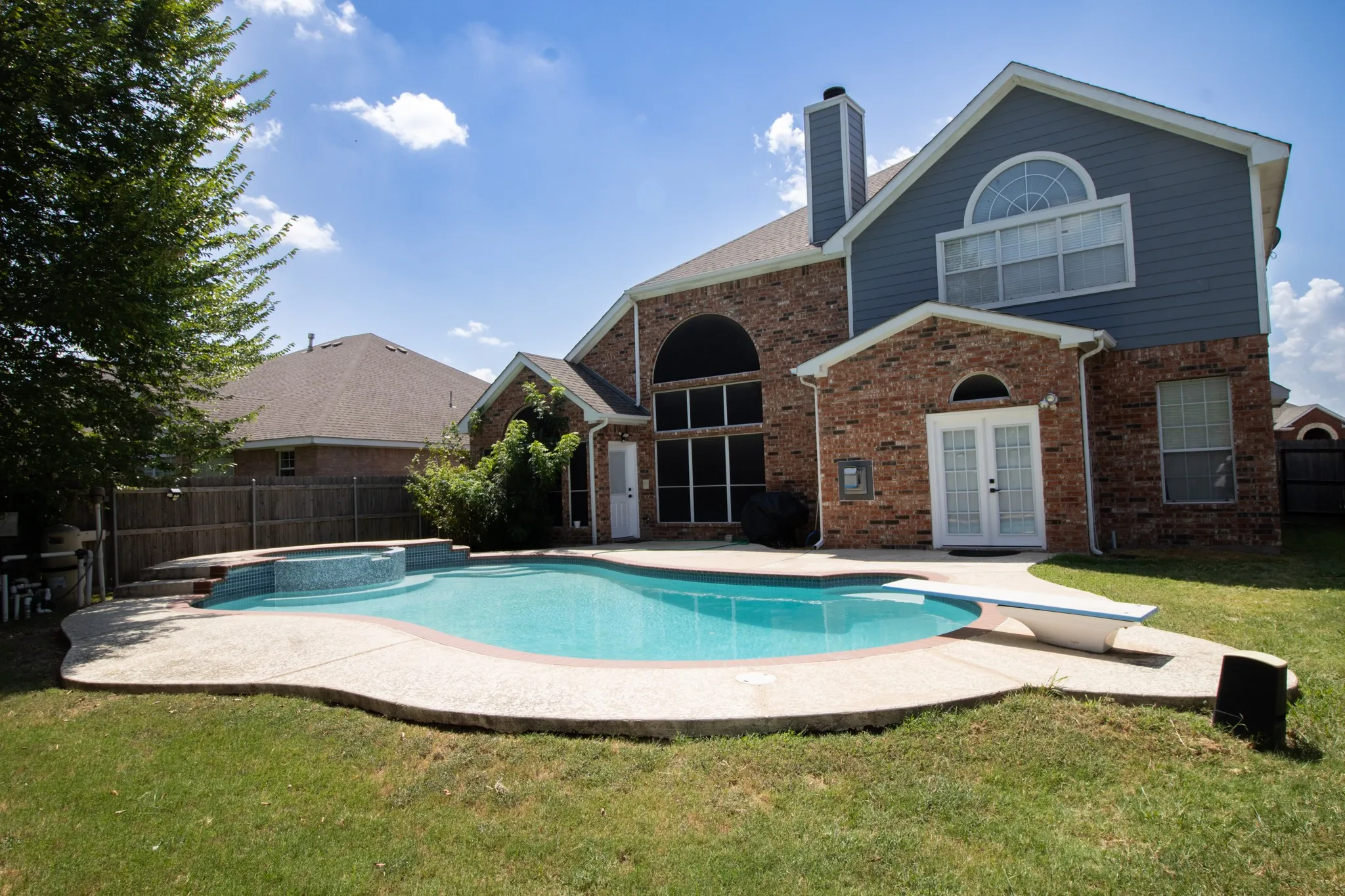 Single Family Residence For Sale in Tarrant County , 7800 Pirate Point Circle, Arlington, Texas 76016, 4 Bedrooms, 3 Bathrooms, 2 Garage spaces, 3,488 Sqft, built in 2000, Preowned, Price $499,950, mls#21258304, Real Estate Agent in Arlington, Homes For Sale in Tarrant county, Homes For Sale in Arlington, Realtor in Arlington Texas, Real Estate Brokerage Independent Realty Texas, Luminita Cordes Realtor