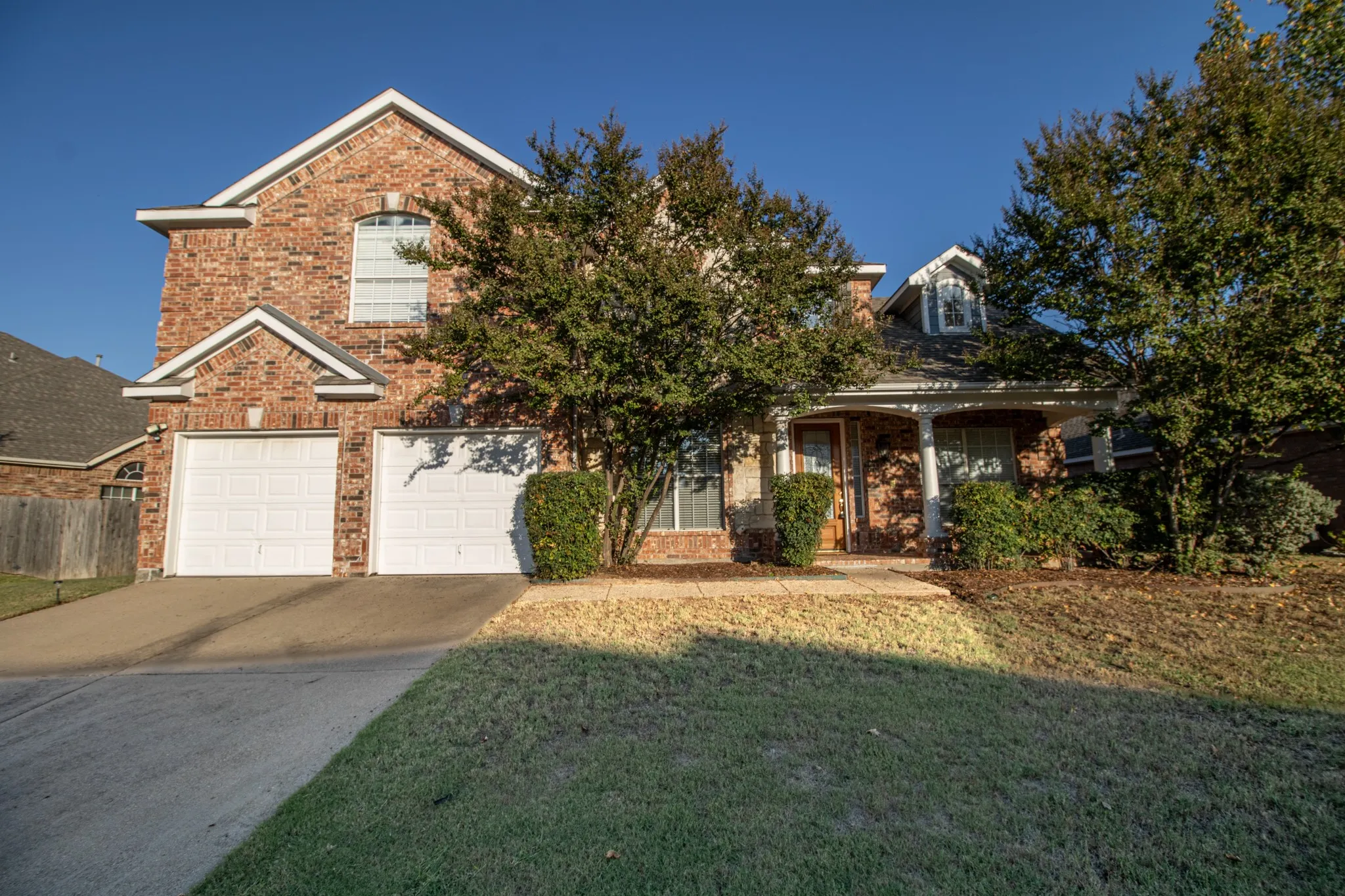 Single Family Residence For Sale in Tarrant County , 7800 Pirate Point Circle, Arlington, Texas 76016, 4 Bedrooms, 3 Bathrooms, 2 Garage spaces, 3,488 Sqft, built in 2000, Preowned, Price $499,950, mls#21258304, Real Estate Agent in Arlington, Homes For Sale in Tarrant county, Homes For Sale in Arlington, Realtor in Arlington Texas, Real Estate Brokerage Independent Realty Texas, Luminita Cordes Realtor