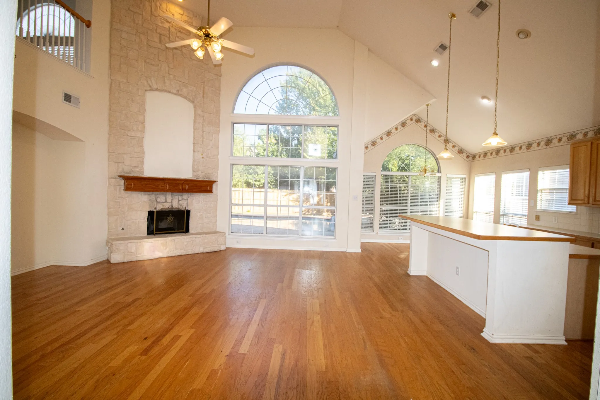 Single Family Residence For Sale in Tarrant County , 7800 Pirate Point Circle, Arlington, Texas 76016, 4 Bedrooms, 3 Bathrooms, 2 Garage spaces, 3,488 Sqft, built in 2000, Preowned, Price $499,950, mls#21258304, Real Estate Agent in Arlington, Homes For Sale in Tarrant county, Homes For Sale in Arlington, Realtor in Arlington Texas, Real Estate Brokerage Independent Realty Texas, Luminita Cordes Realtor