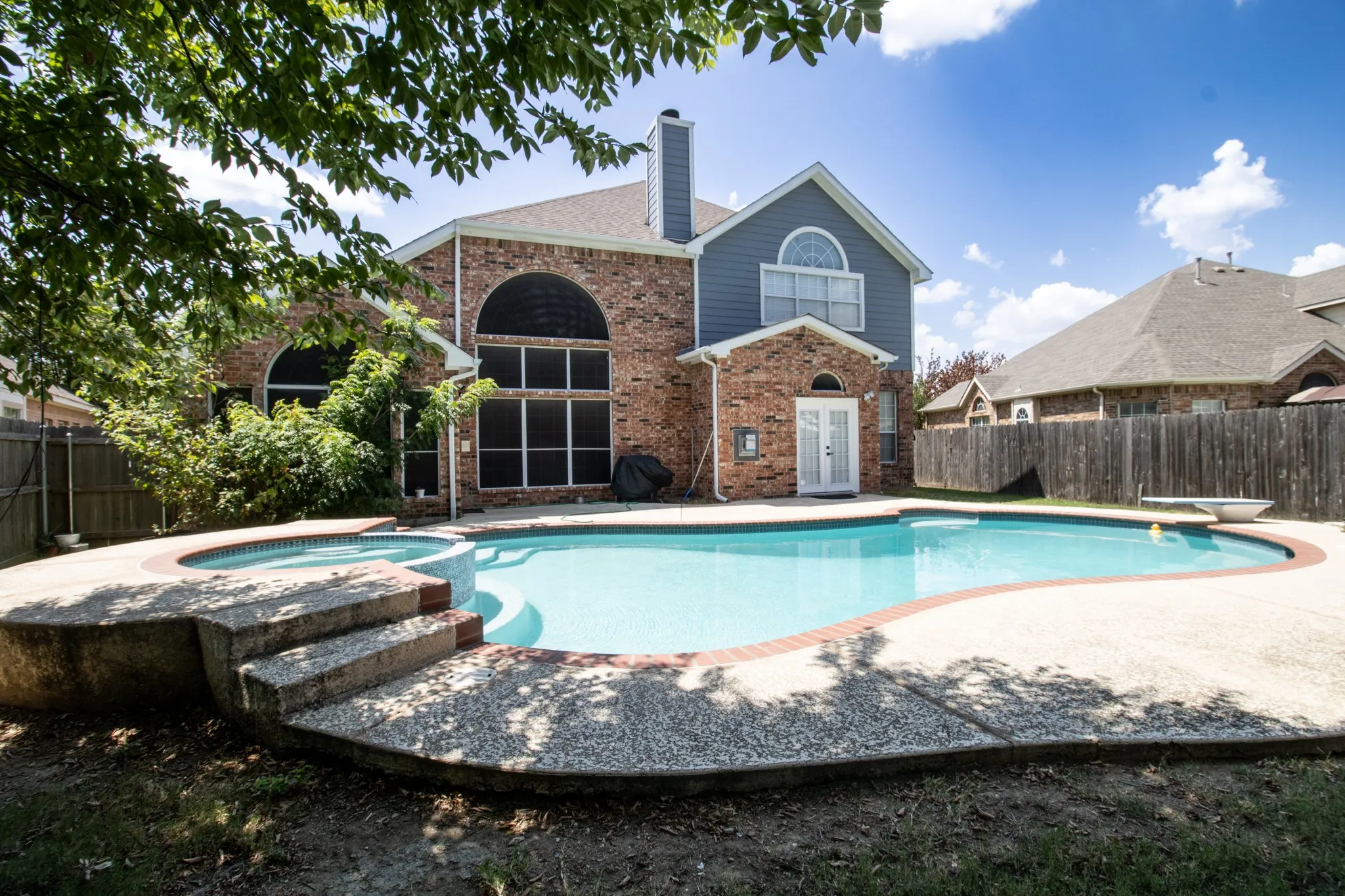 Single Family Residence For Sale in Tarrant County , 7800 Pirate Point Circle, Arlington, Texas 76016, 4 Bedrooms, 3 Bathrooms, 2 Garage spaces, 3,488 Sqft, built in 2000, Preowned, Price $499,950, mls#21258304, Real Estate Agent in Arlington, Homes For Sale in Tarrant county, Homes For Sale in Arlington, Realtor in Arlington Texas, Real Estate Brokerage Independent Realty Texas, Luminita Cordes Realtor