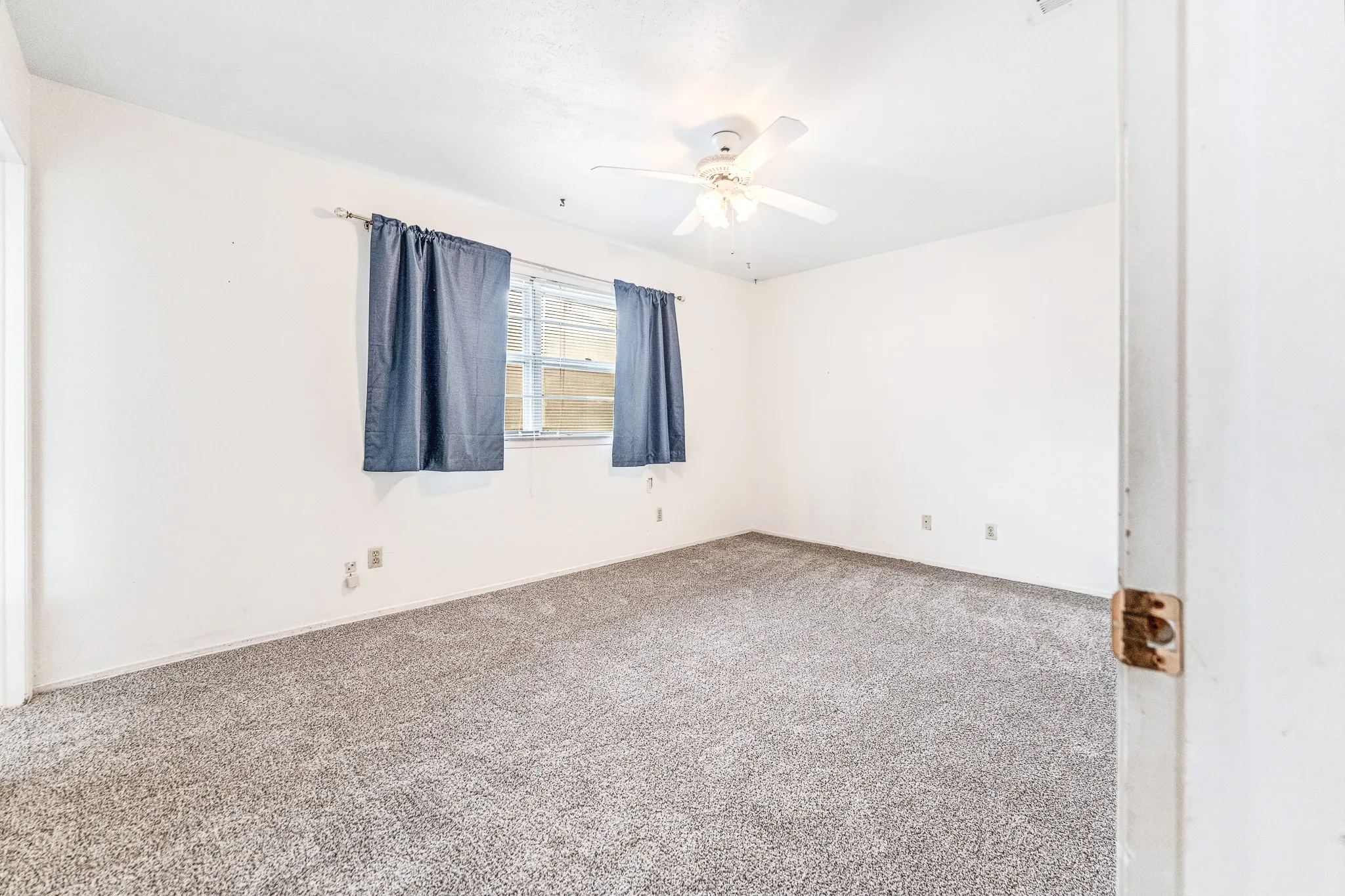 Single Family Residence For Sale in Dallas County , 3705 Flamingo Lane, Irving, Texas 75062, 4 Bedroom, 2 Bathroom, Garage spaces, 1,749 Sqft, built in 1967, mls#21258315, Real Estate Agent in Irving, Homes For Sale in Dallas county, Homes For Sale in Irving, Realtor in Irving Texas, Real Estate Brokerage Independent Realty Texas, Luminita Cordes Realtor