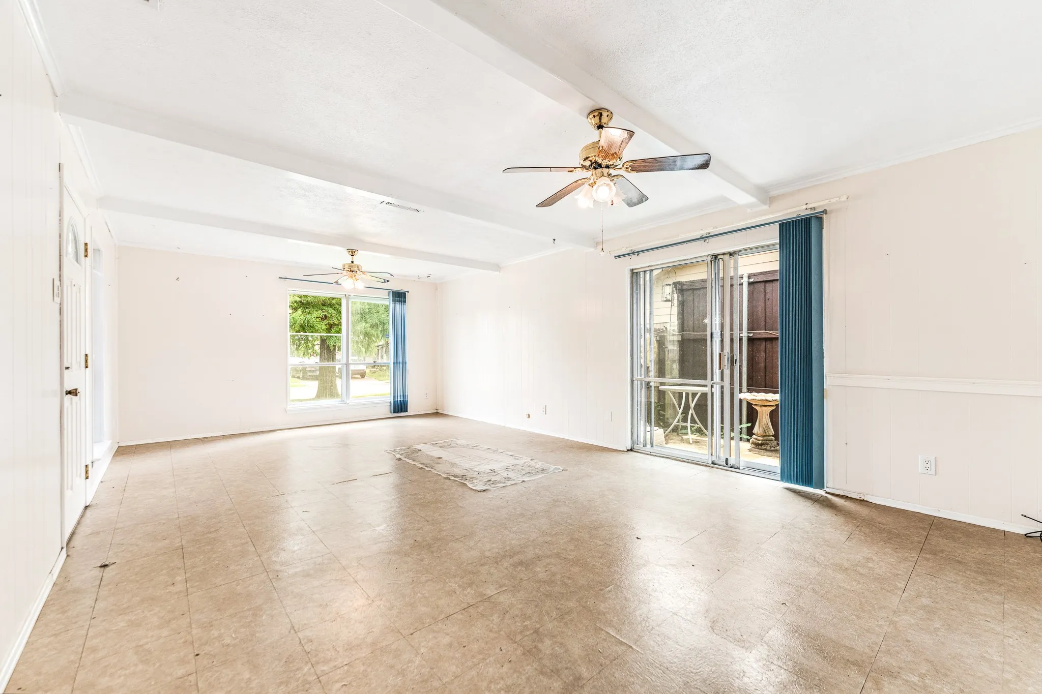 Single Family Residence For Sale in Dallas County , 3705 Flamingo Lane, Irving, Texas 75062, 4 Bedroom, 2 Bathroom, Garage spaces, 1,749 Sqft, built in 1967, mls#21258315, Real Estate Agent in Irving, Homes For Sale in Dallas county, Homes For Sale in Irving, Realtor in Irving Texas, Real Estate Brokerage Independent Realty Texas, Luminita Cordes Realtor