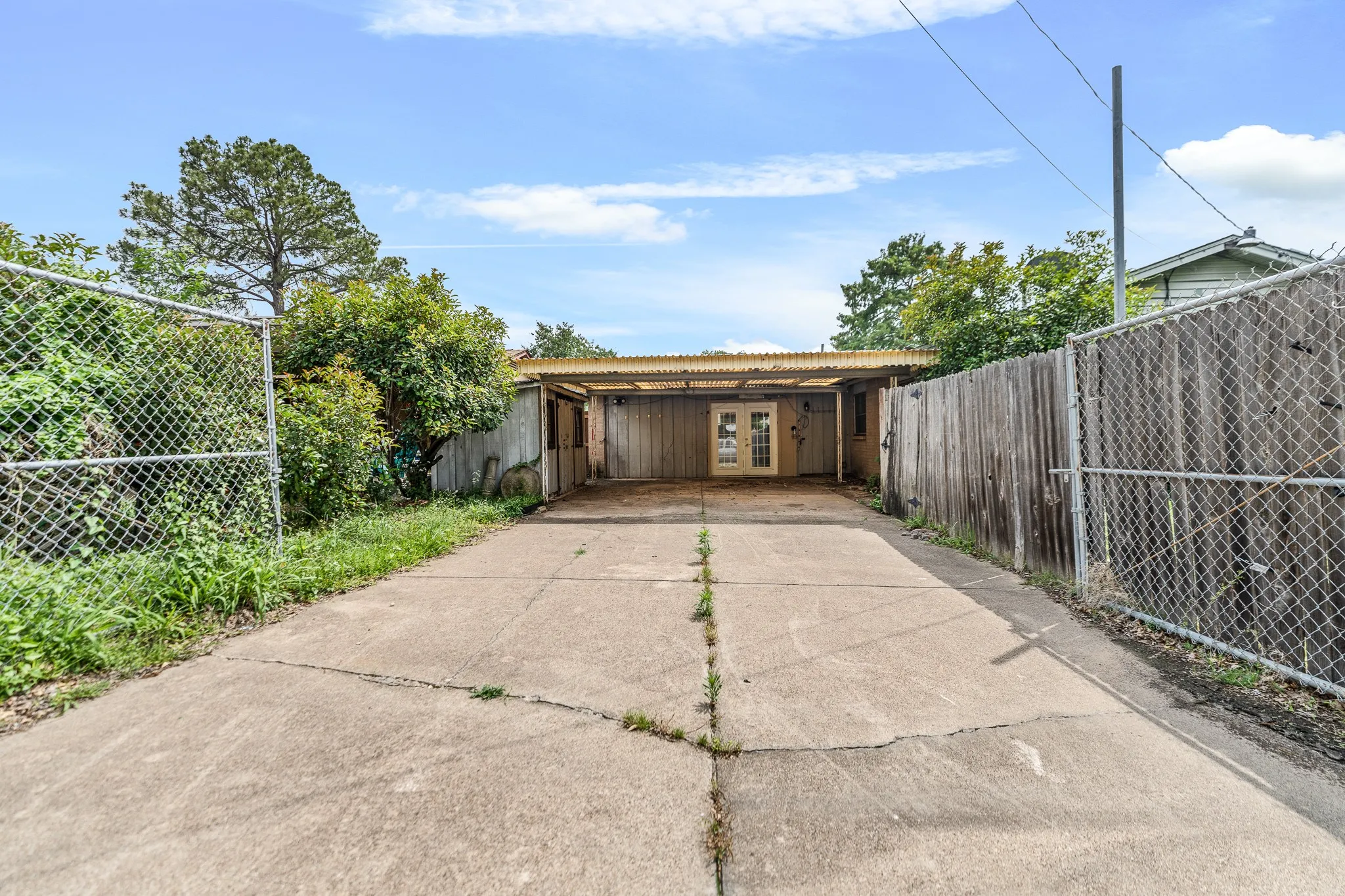 Single Family Residence For Sale in Dallas County , 3705 Flamingo Lane, Irving, Texas 75062, 4 Bedroom, 2 Bathroom, Garage spaces, 1,749 Sqft, built in 1967, mls#21258315, Real Estate Agent in Irving, Homes For Sale in Dallas county, Homes For Sale in Irving, Realtor in Irving Texas, Real Estate Brokerage Independent Realty Texas, Luminita Cordes Realtor