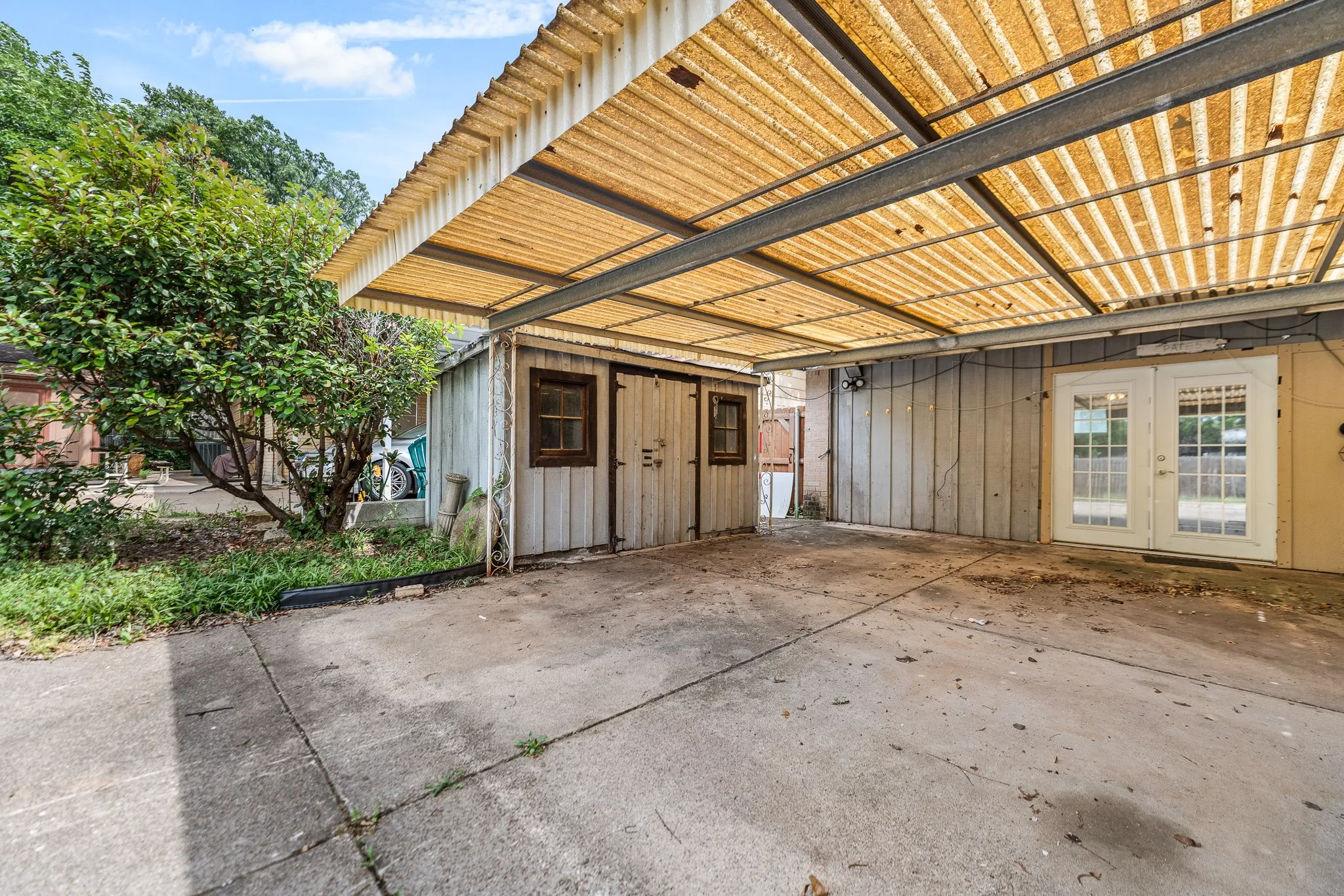 Single Family Residence For Sale in Dallas County , 3705 Flamingo Lane, Irving, Texas 75062, 4 Bedroom, 2 Bathroom, Garage spaces, 1,749 Sqft, built in 1967, mls#21258315, Real Estate Agent in Irving, Homes For Sale in Dallas county, Homes For Sale in Irving, Realtor in Irving Texas, Real Estate Brokerage Independent Realty Texas, Luminita Cordes Realtor