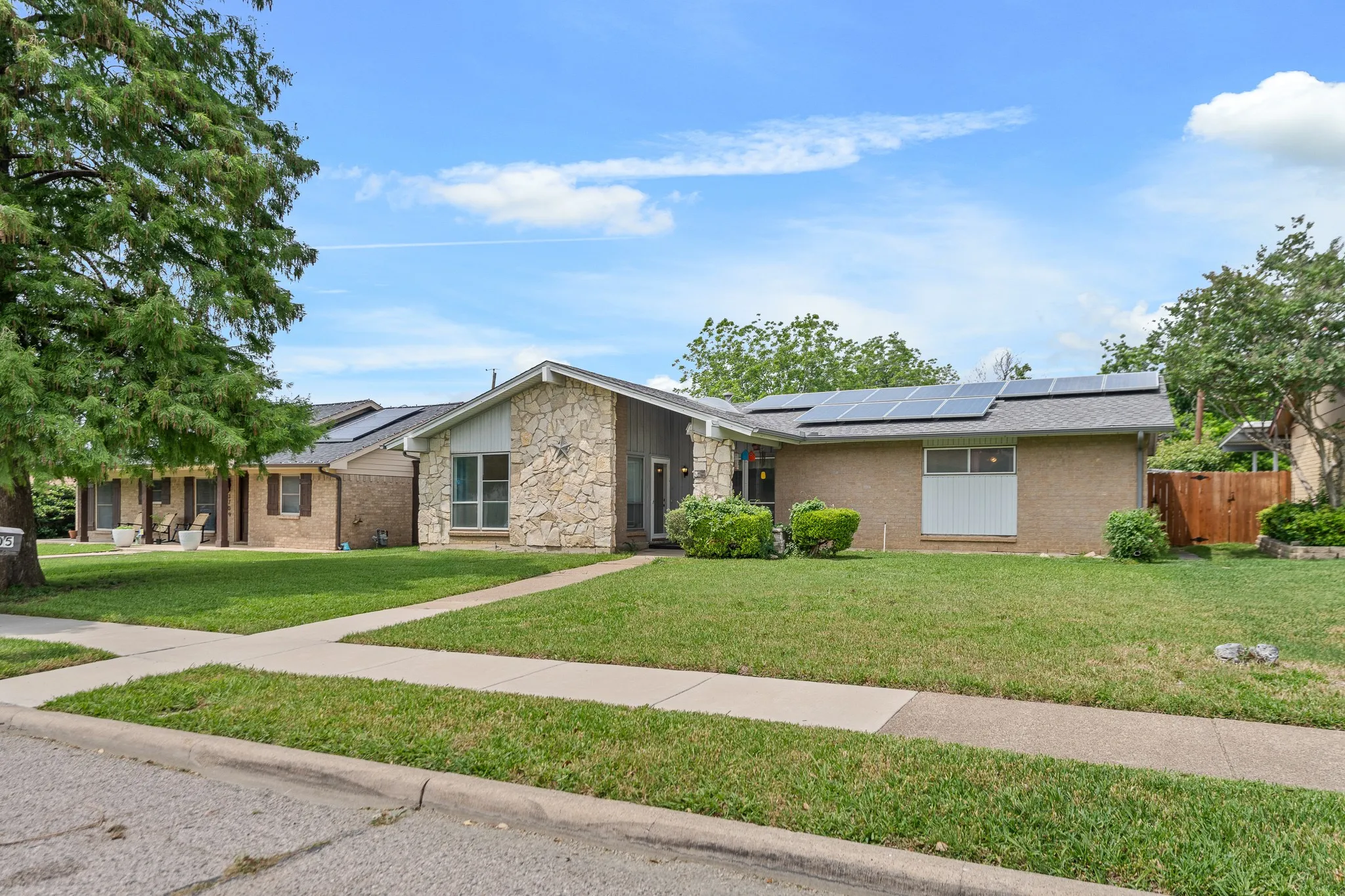 Single Family Residence For Sale in Dallas County , 3705 Flamingo Lane, Irving, Texas 75062, 4 Bedroom, 2 Bathroom, Garage spaces, 1,749 Sqft, built in 1967, mls#21258315, Real Estate Agent in Irving, Homes For Sale in Dallas county, Homes For Sale in Irving, Realtor in Irving Texas, Real Estate Brokerage Independent Realty Texas, Luminita Cordes Realtor
