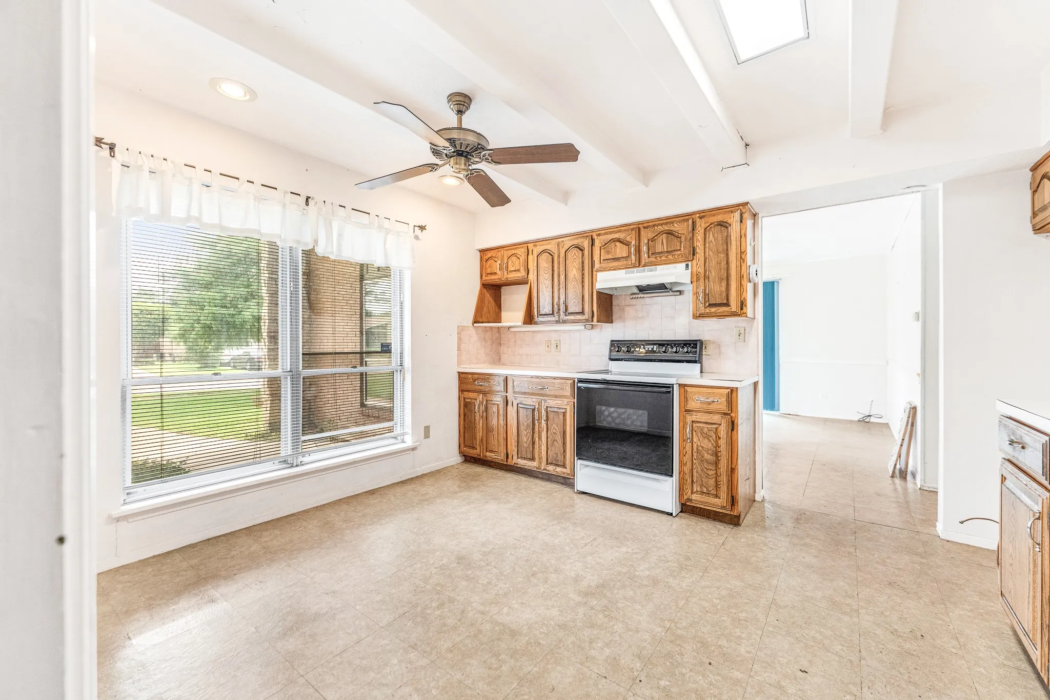 Single Family Residence For Sale in Dallas County , 3705 Flamingo Lane, Irving, Texas 75062, 4 Bedroom, 2 Bathroom, Garage spaces, 1,749 Sqft, built in 1967, mls#21258315, Real Estate Agent in Irving, Homes For Sale in Dallas county, Homes For Sale in Irving, Realtor in Irving Texas, Real Estate Brokerage Independent Realty Texas, Luminita Cordes Realtor